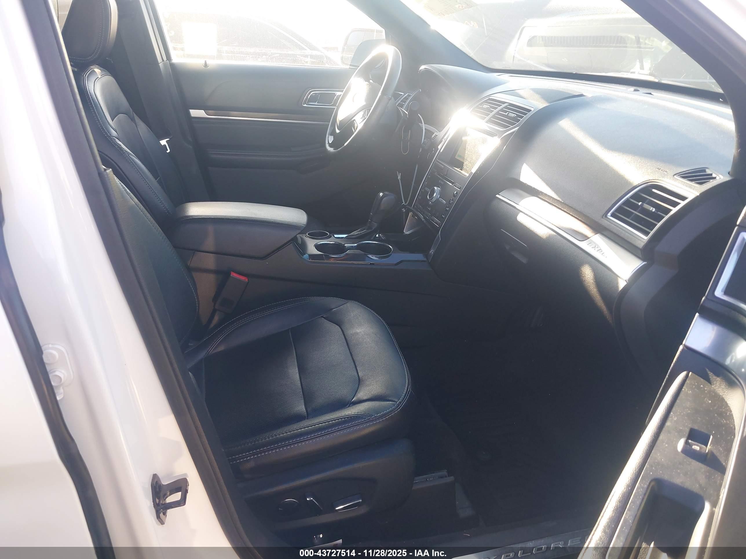 FORD EXPLORER image 5