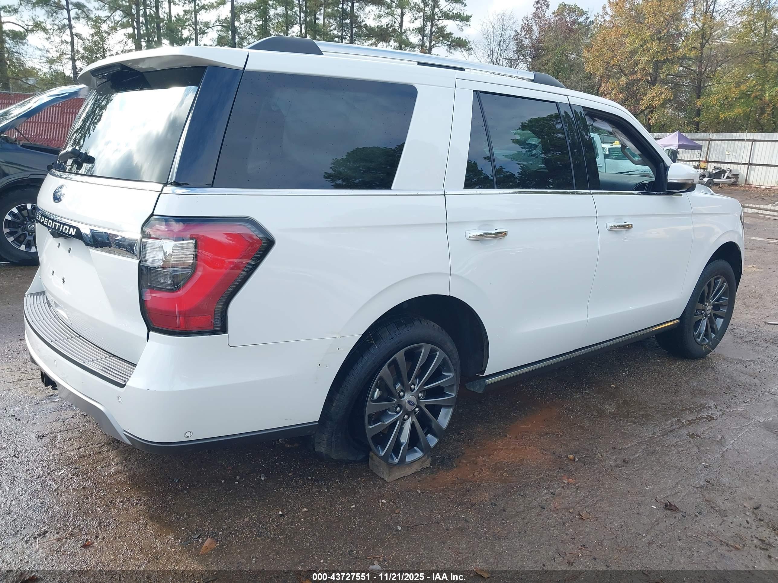 FORD EXPEDITION image 4
