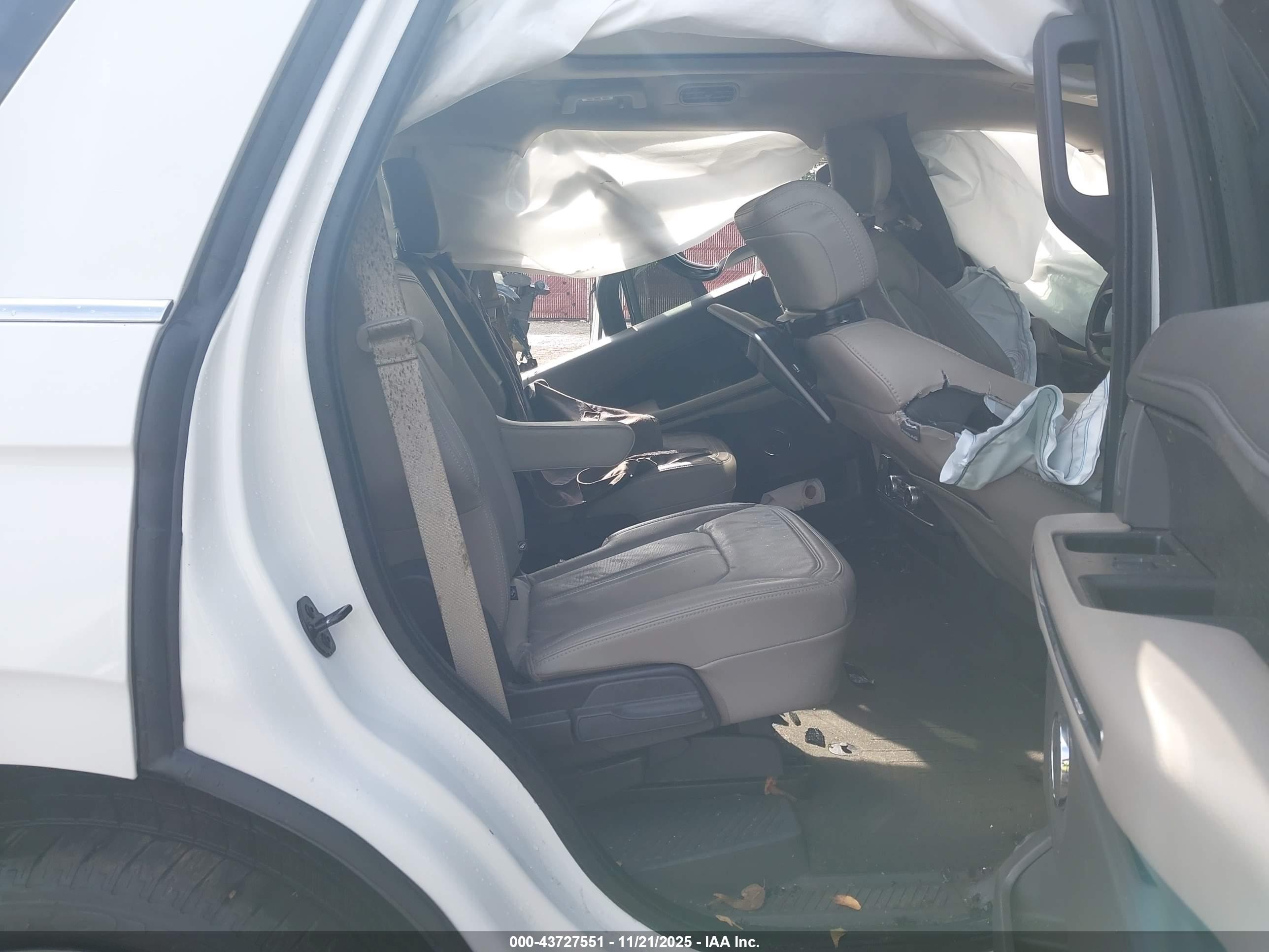 FORD EXPEDITION image 8