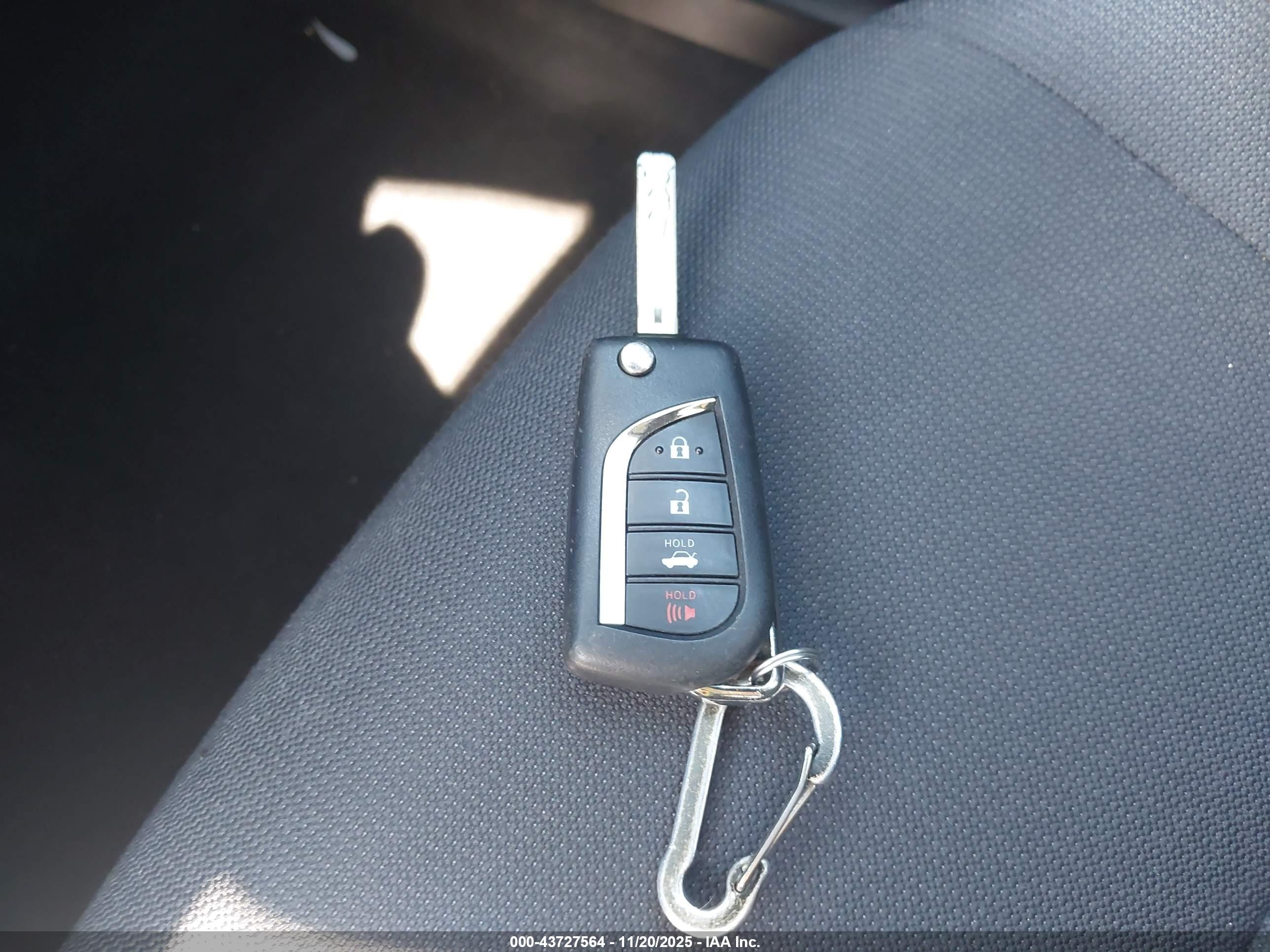 TOYOTA COROLLA image 11