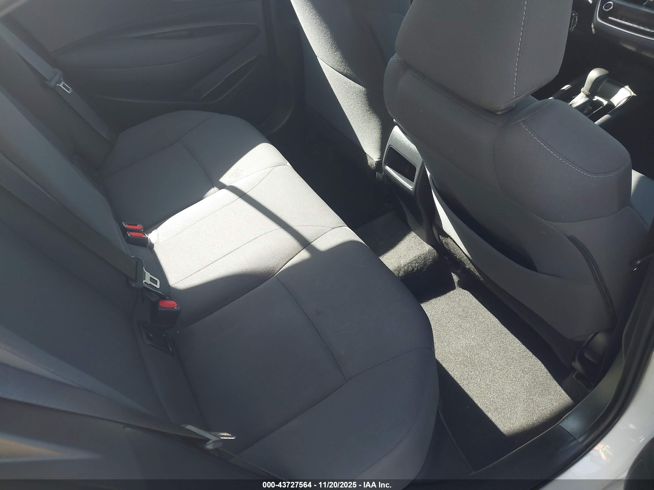TOYOTA COROLLA image 8