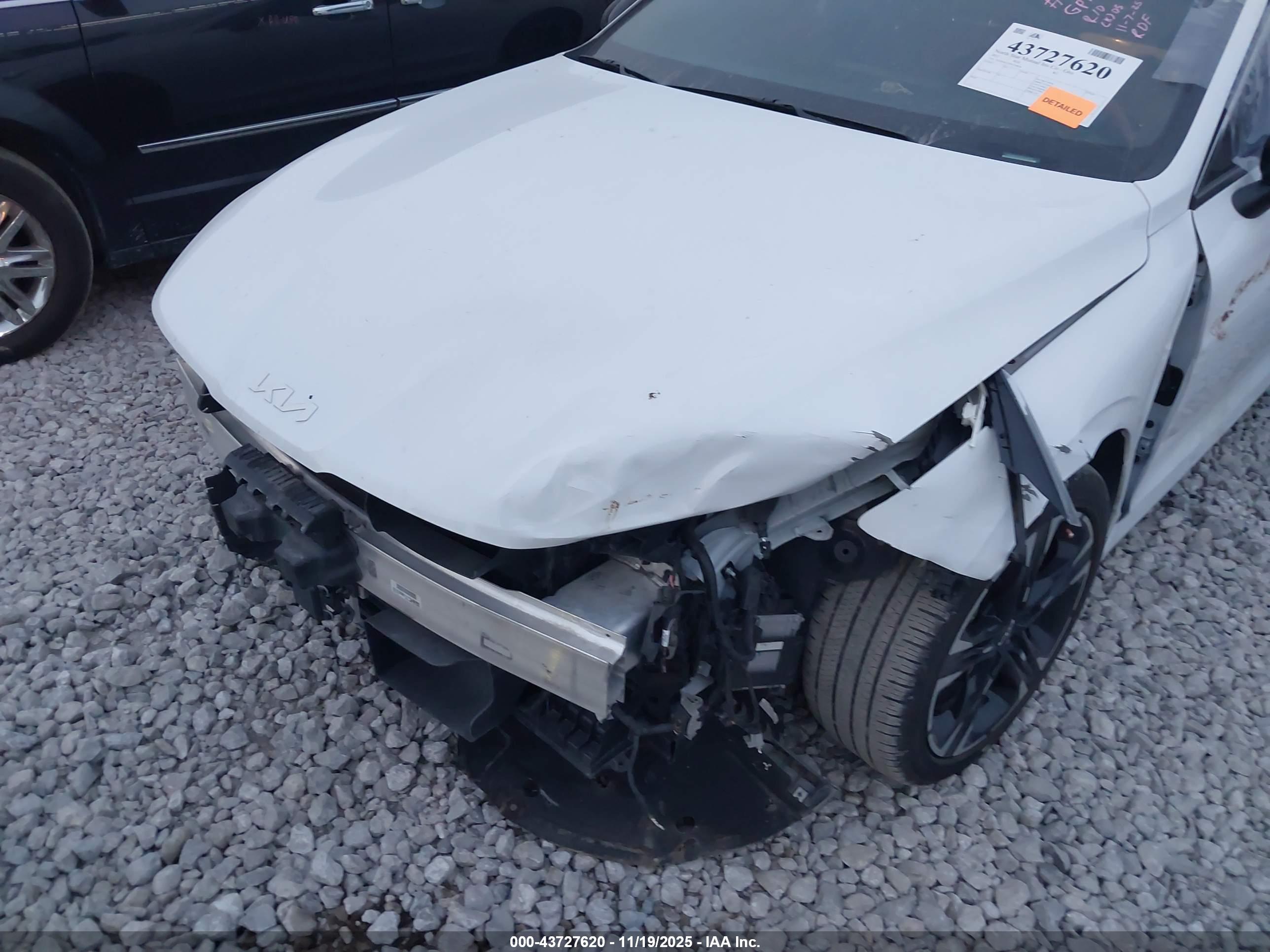KIA K5 image 6