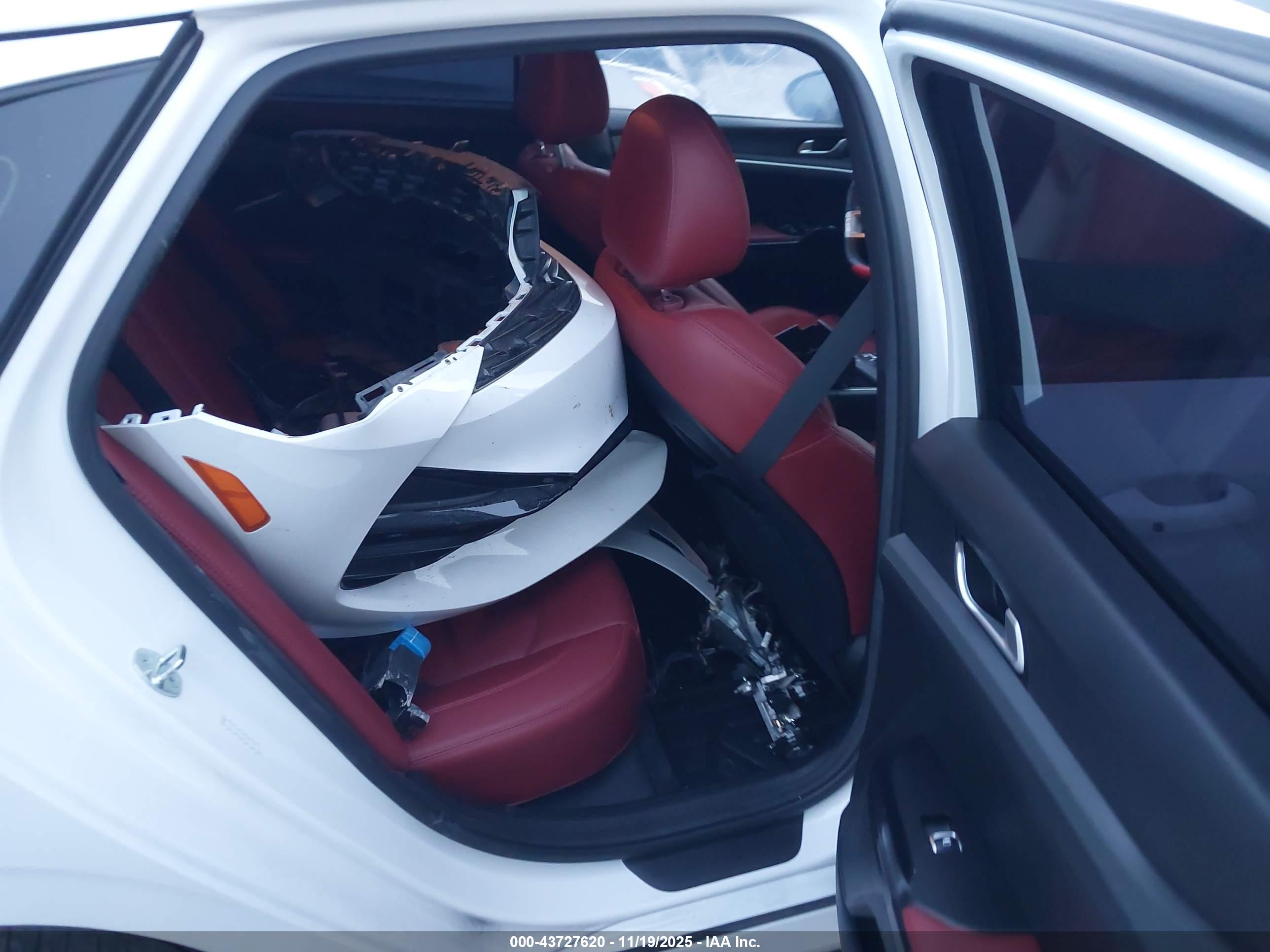 KIA K5 image 8