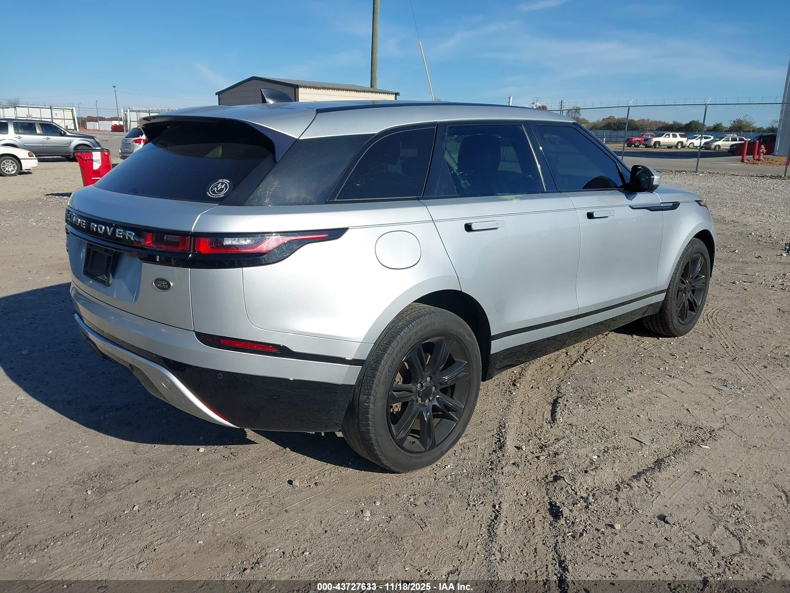 LAND ROVER image 4