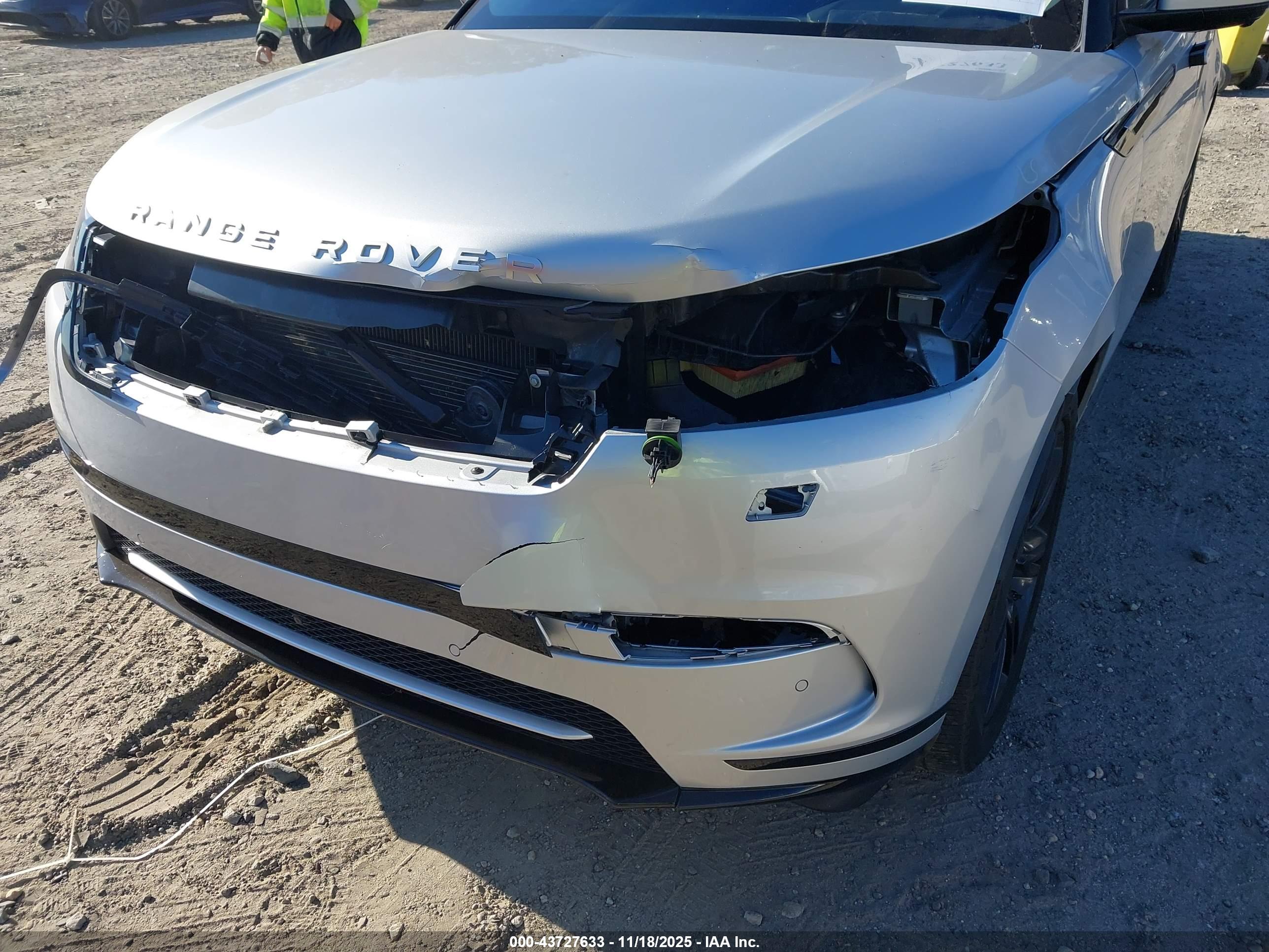 LAND ROVER image 6