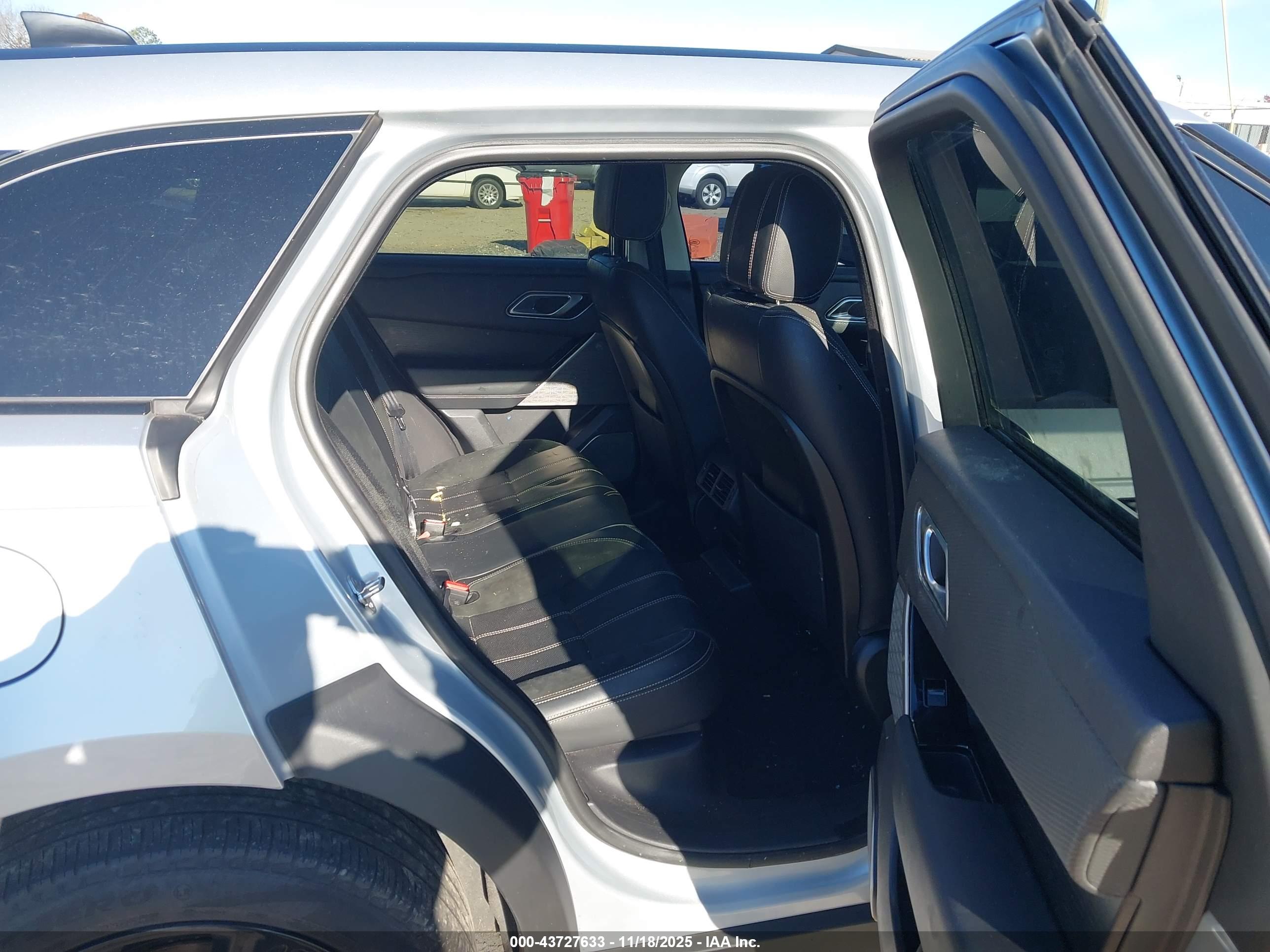 LAND ROVER image 8