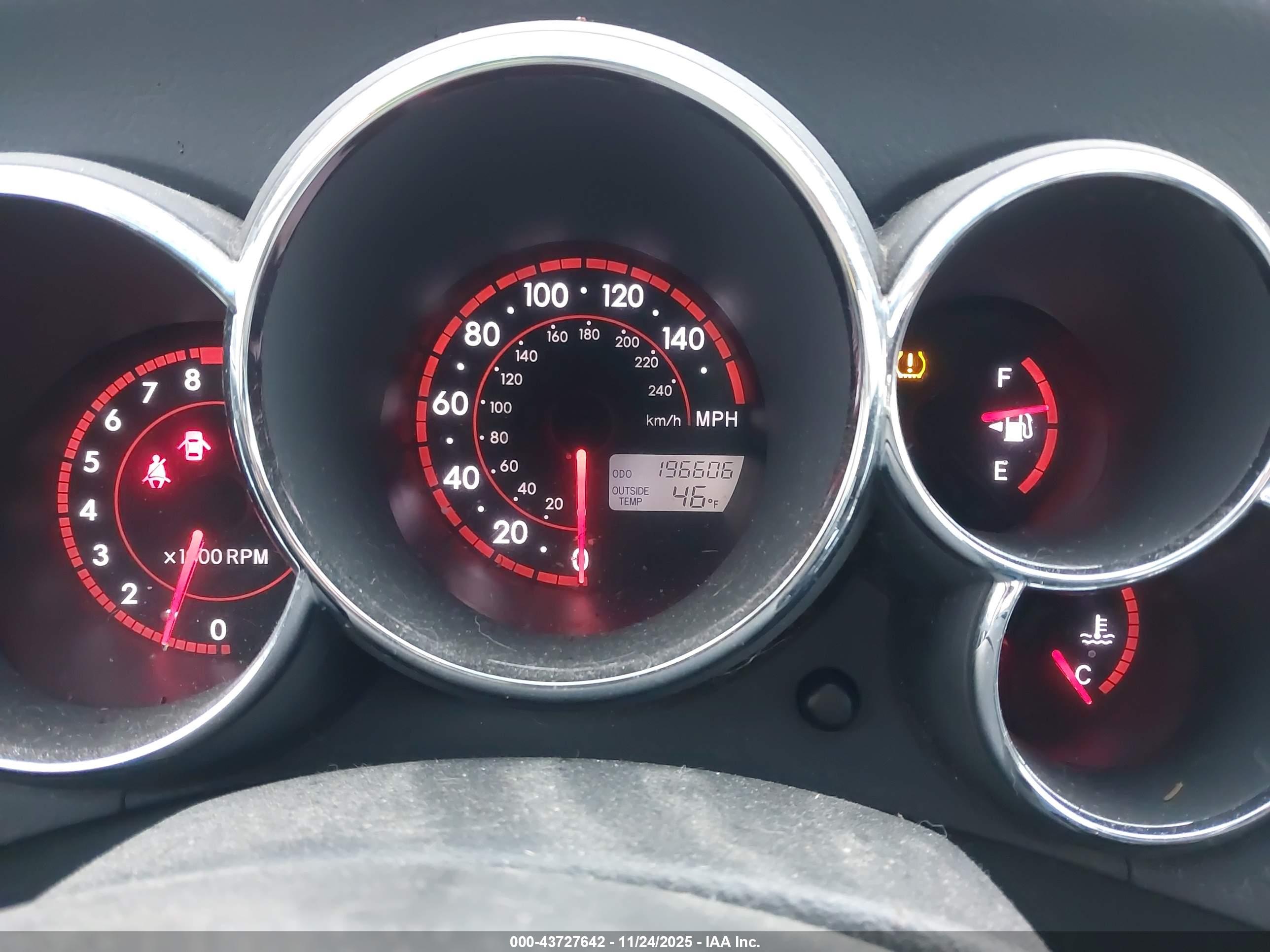 PONTIAC VIBE image 7
