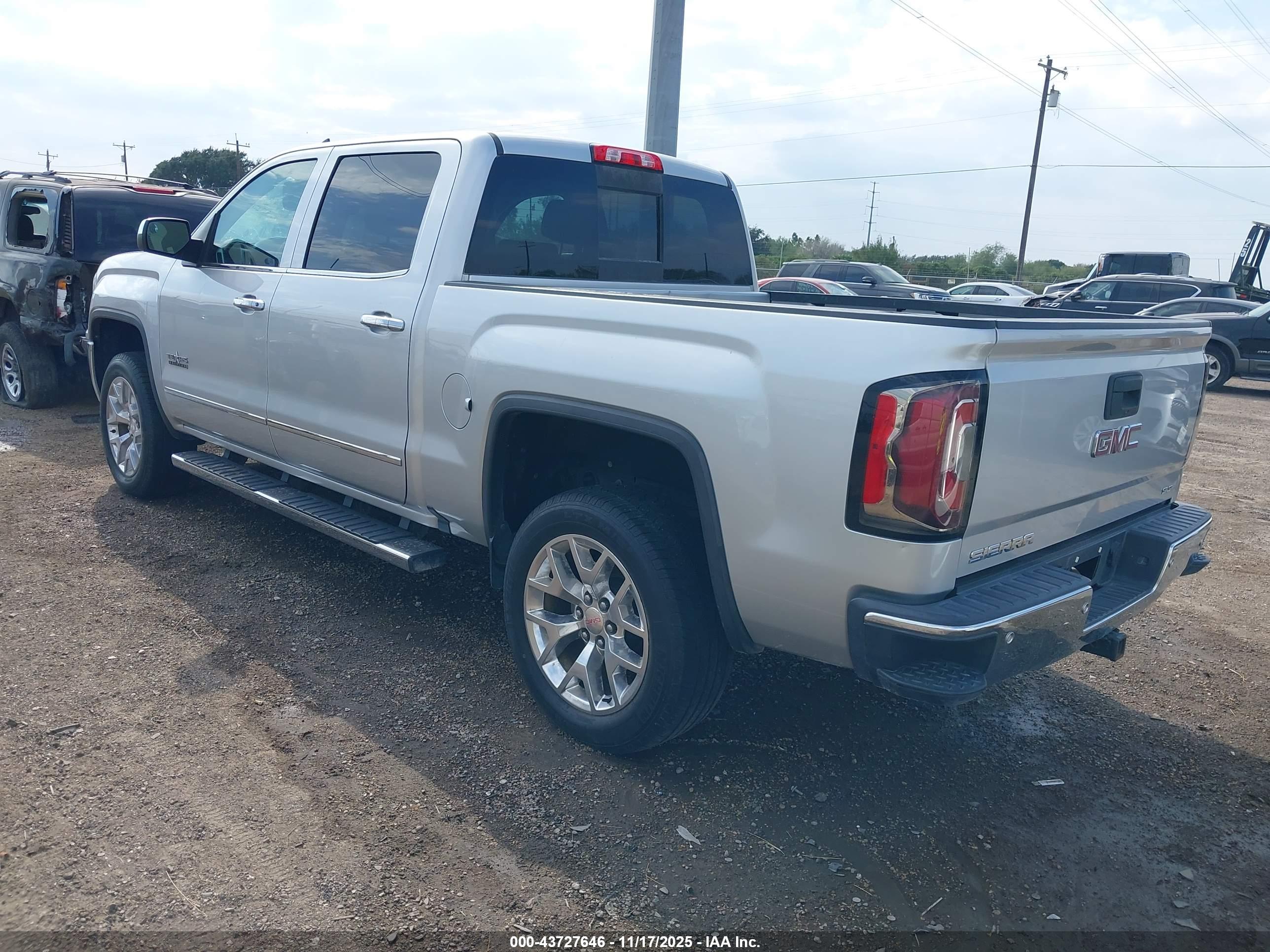 GMC SIERRA image 3