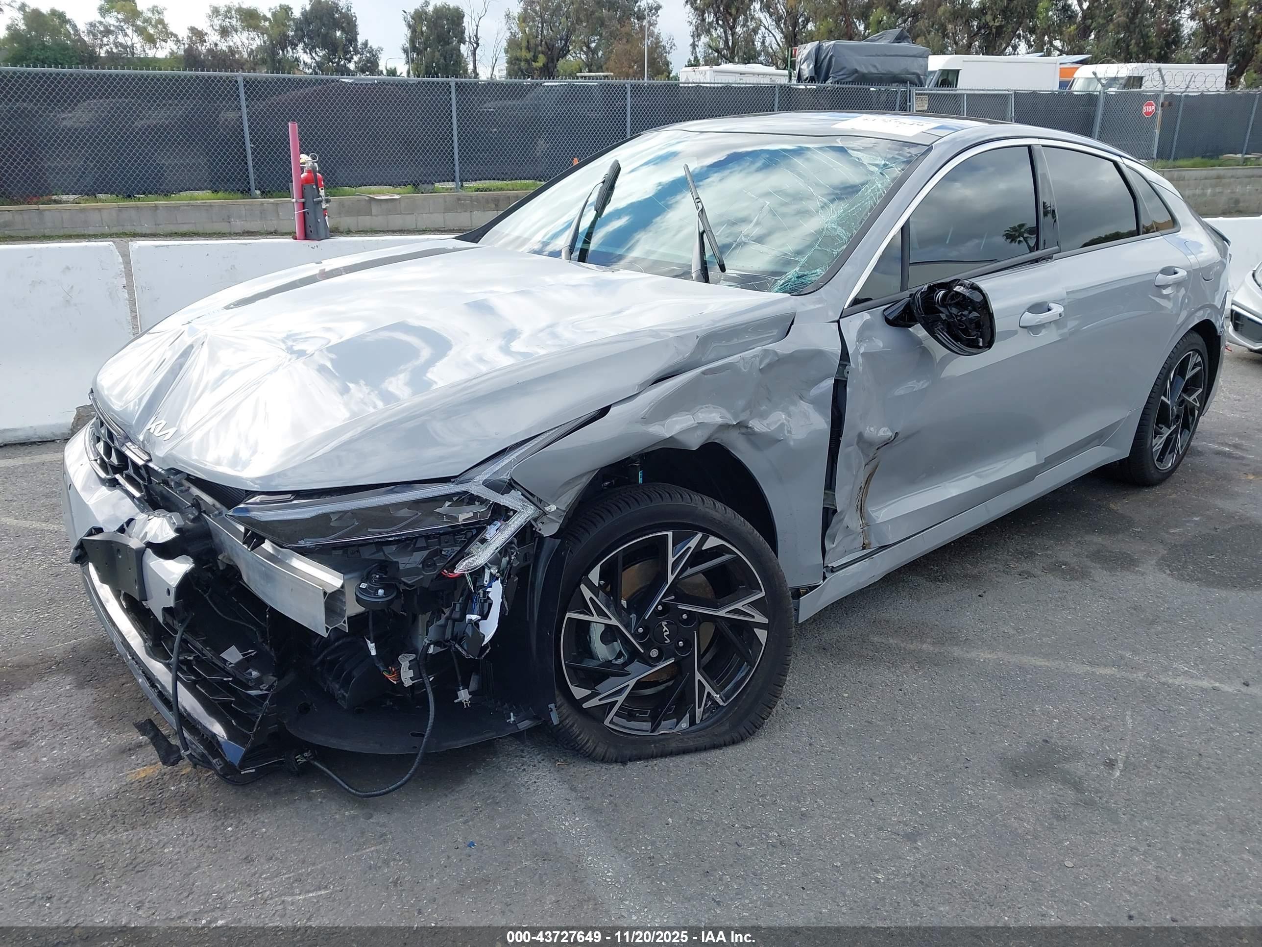 KIA K5 image 2