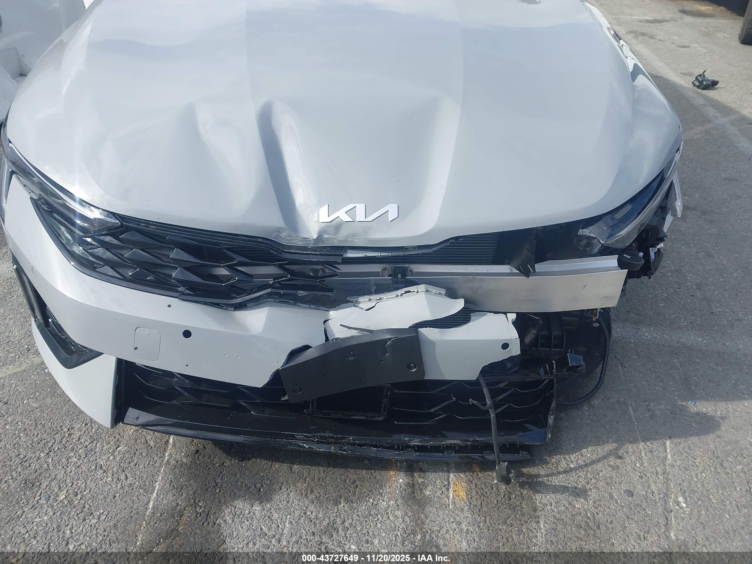 KIA K5 image 6
