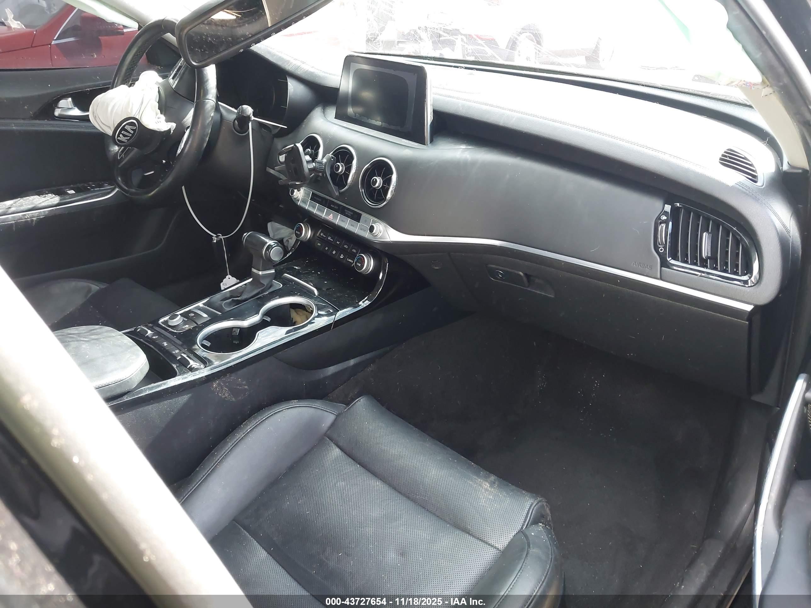 KIA STINGER image 5