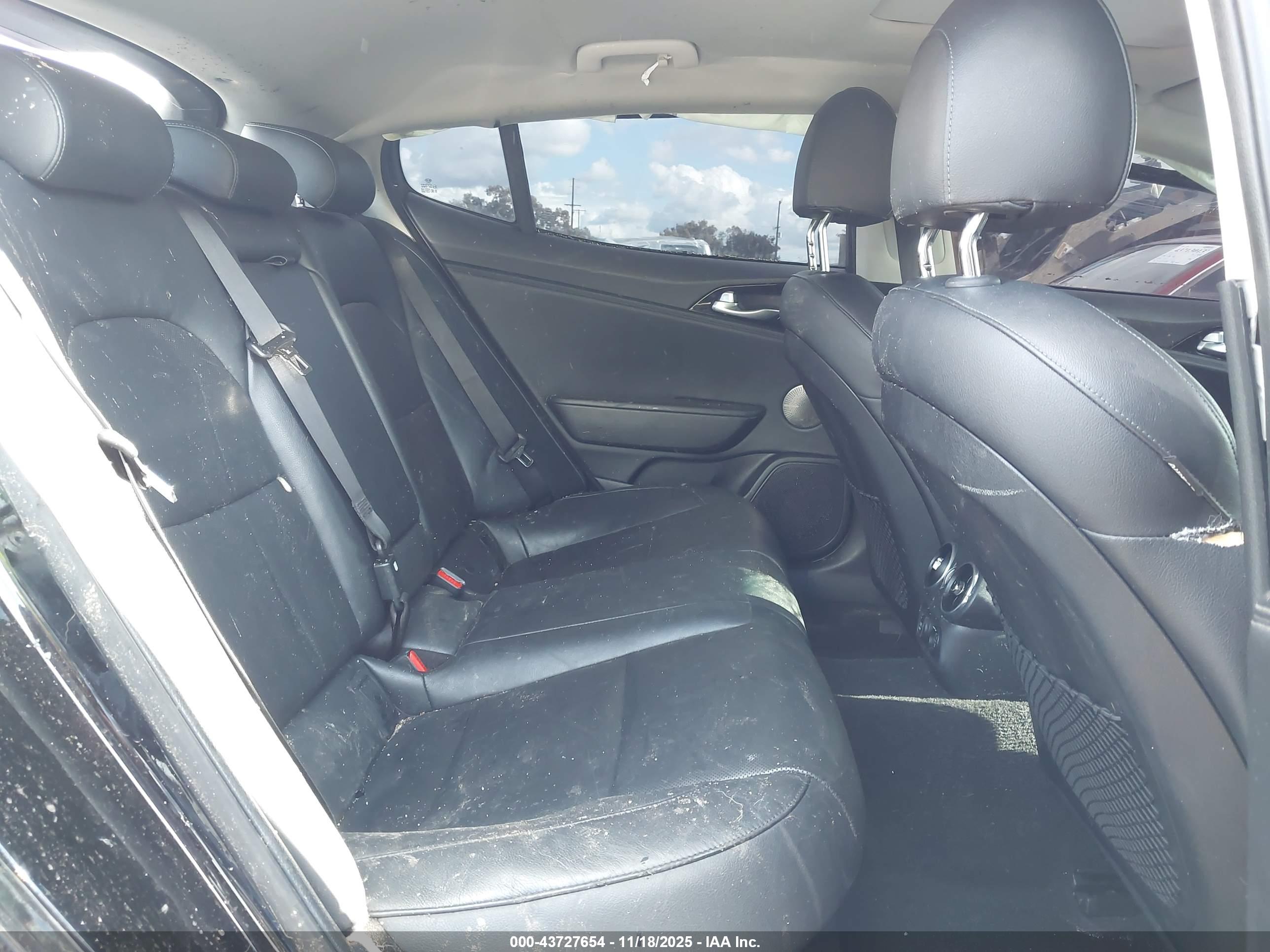 KIA STINGER image 8