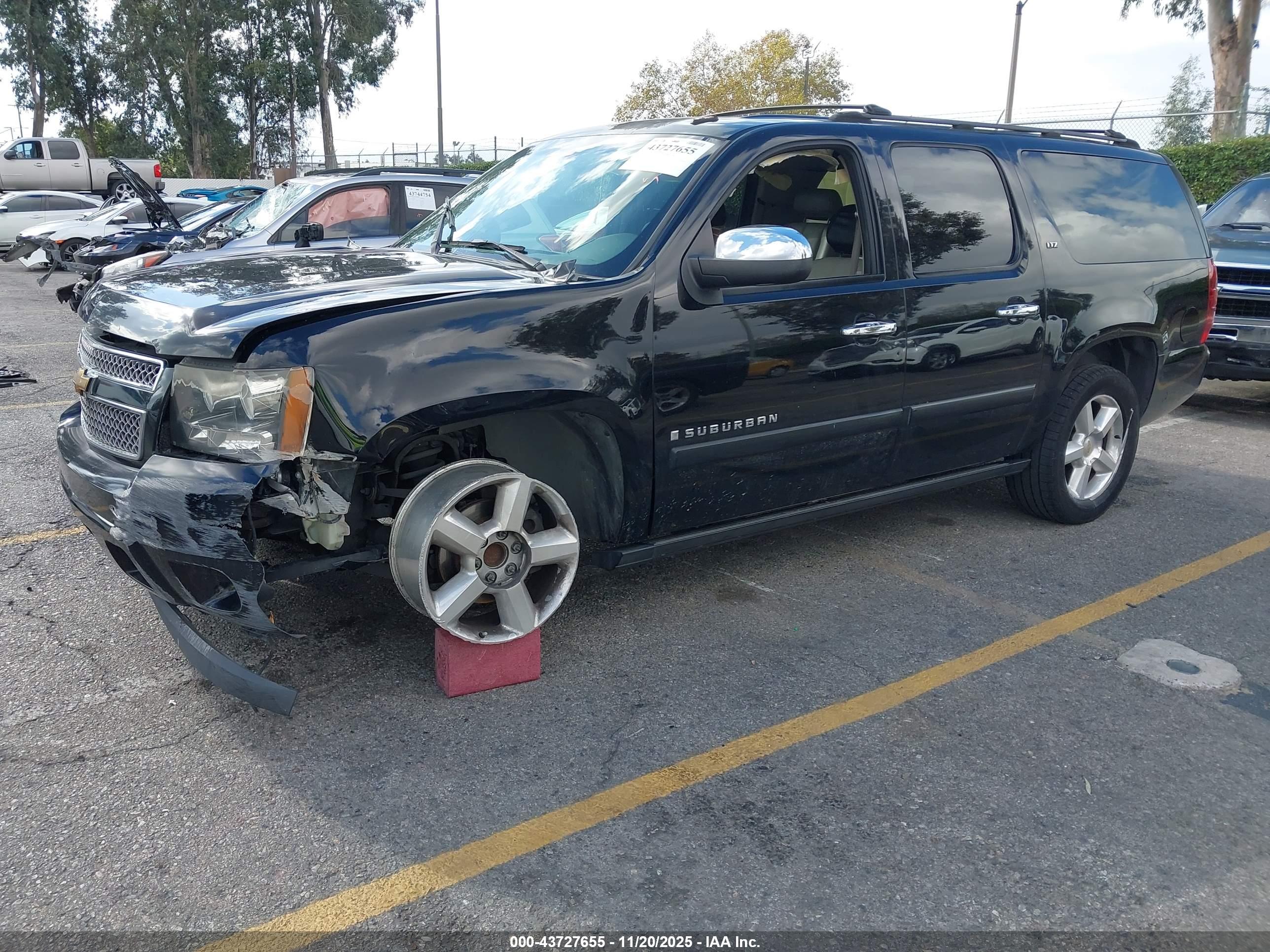 CHEVROLET SUBURBAN image 2