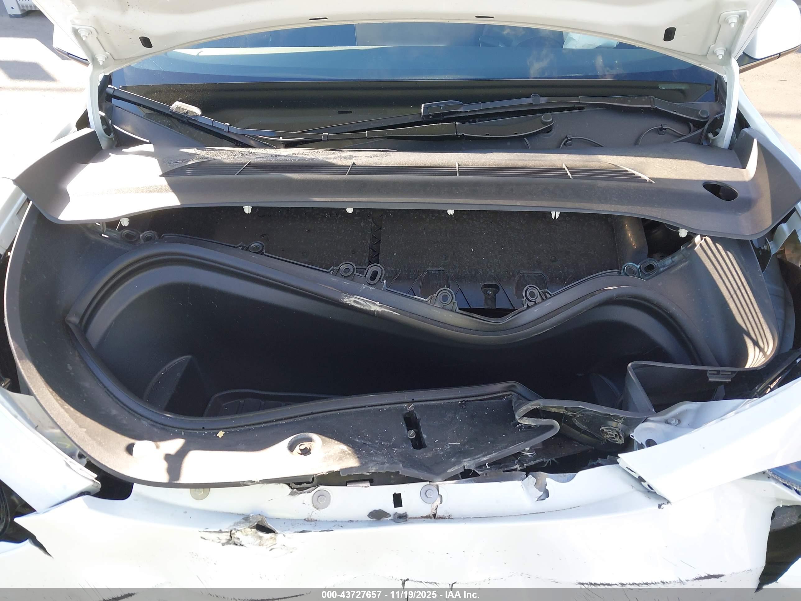 TESLA MODEL image 10