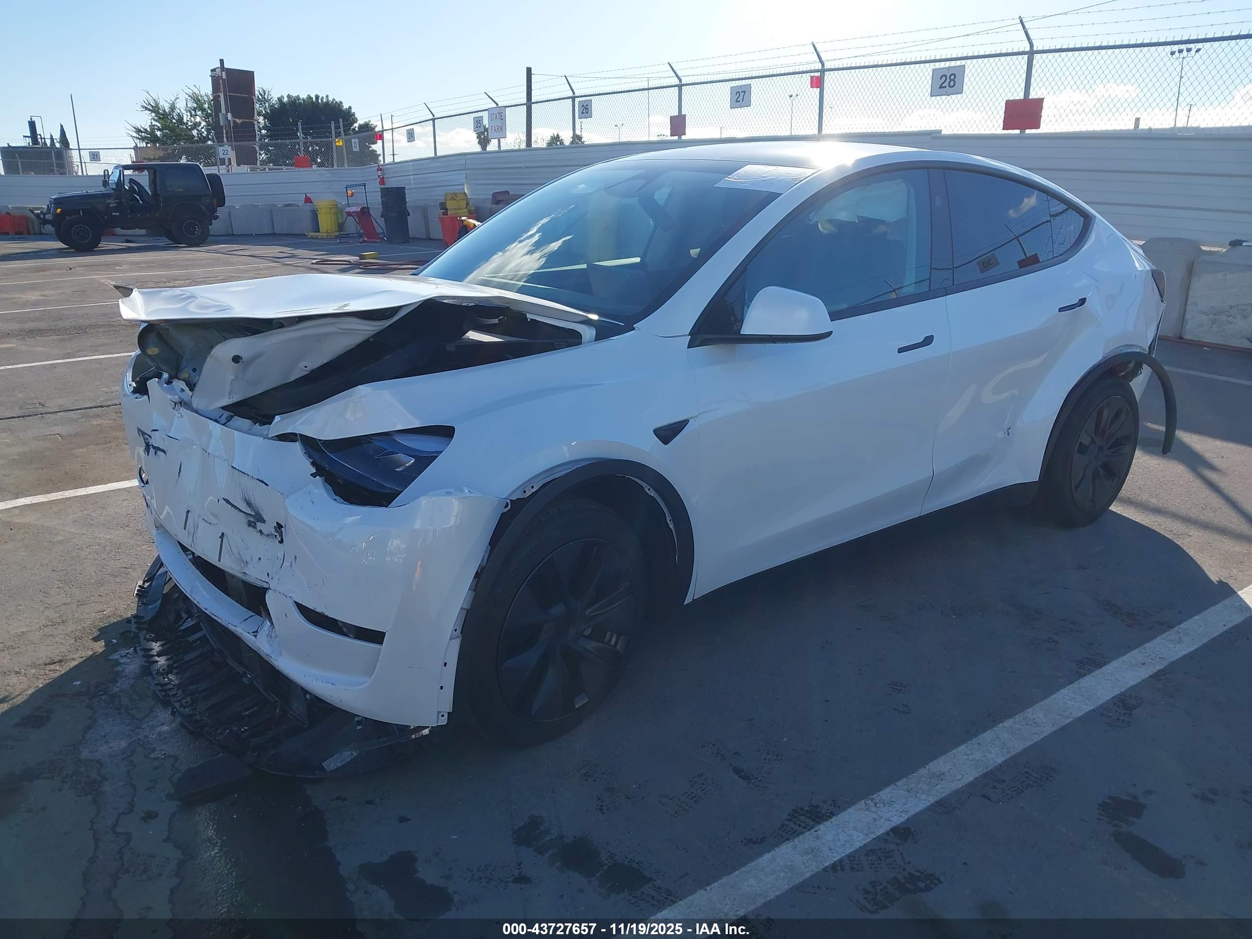 TESLA MODEL image 2