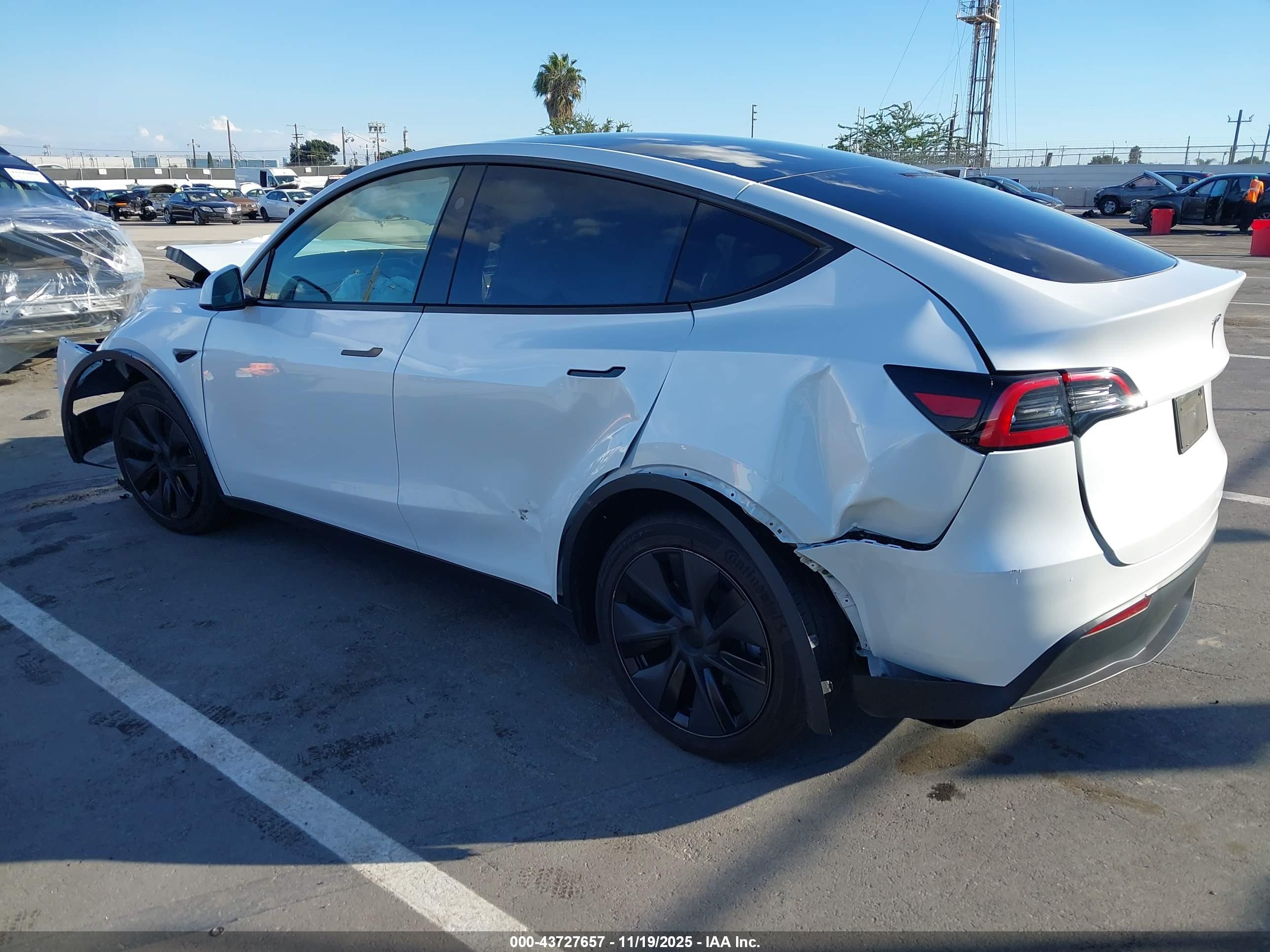 TESLA MODEL image 3