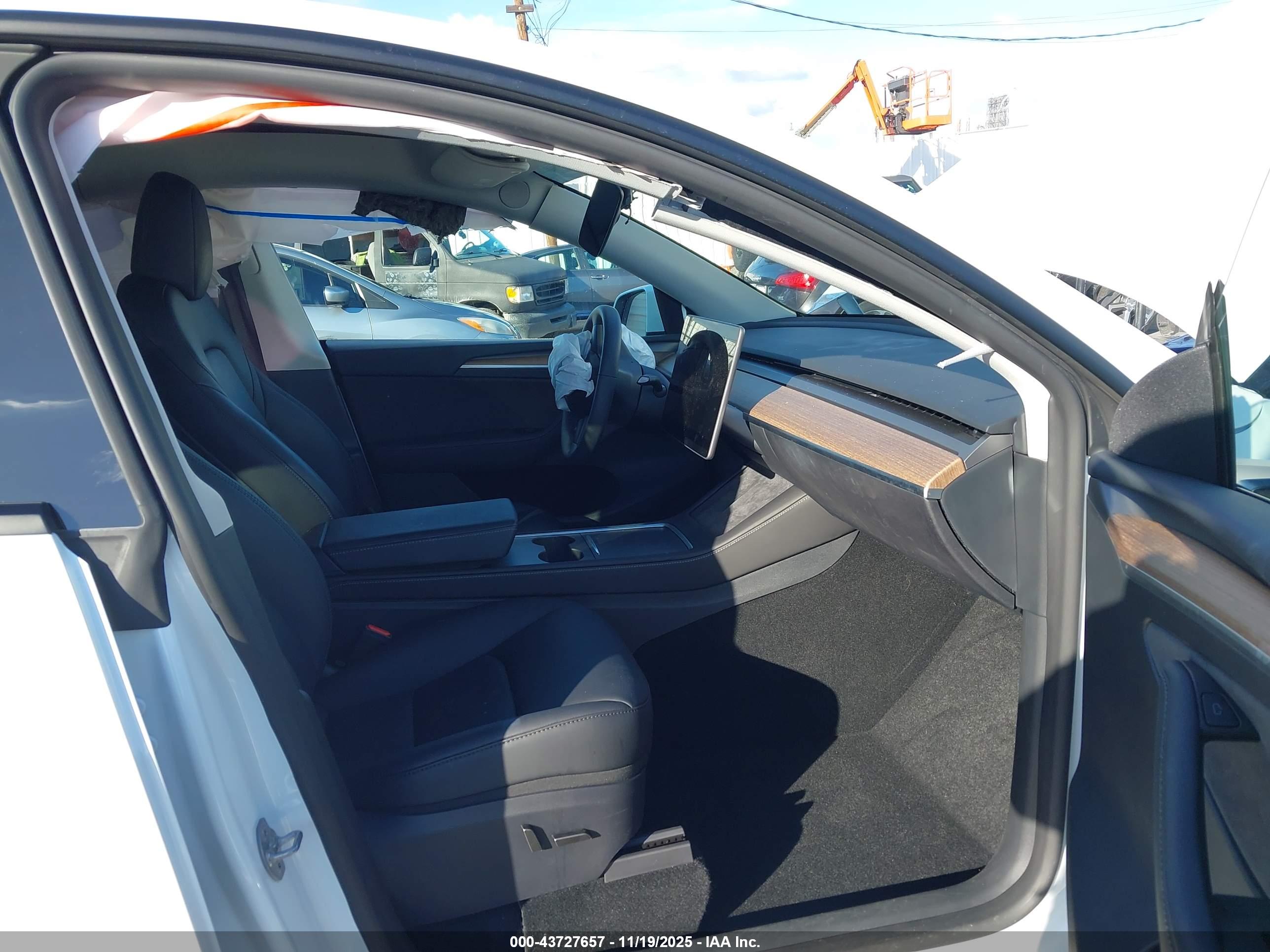 TESLA MODEL image 5