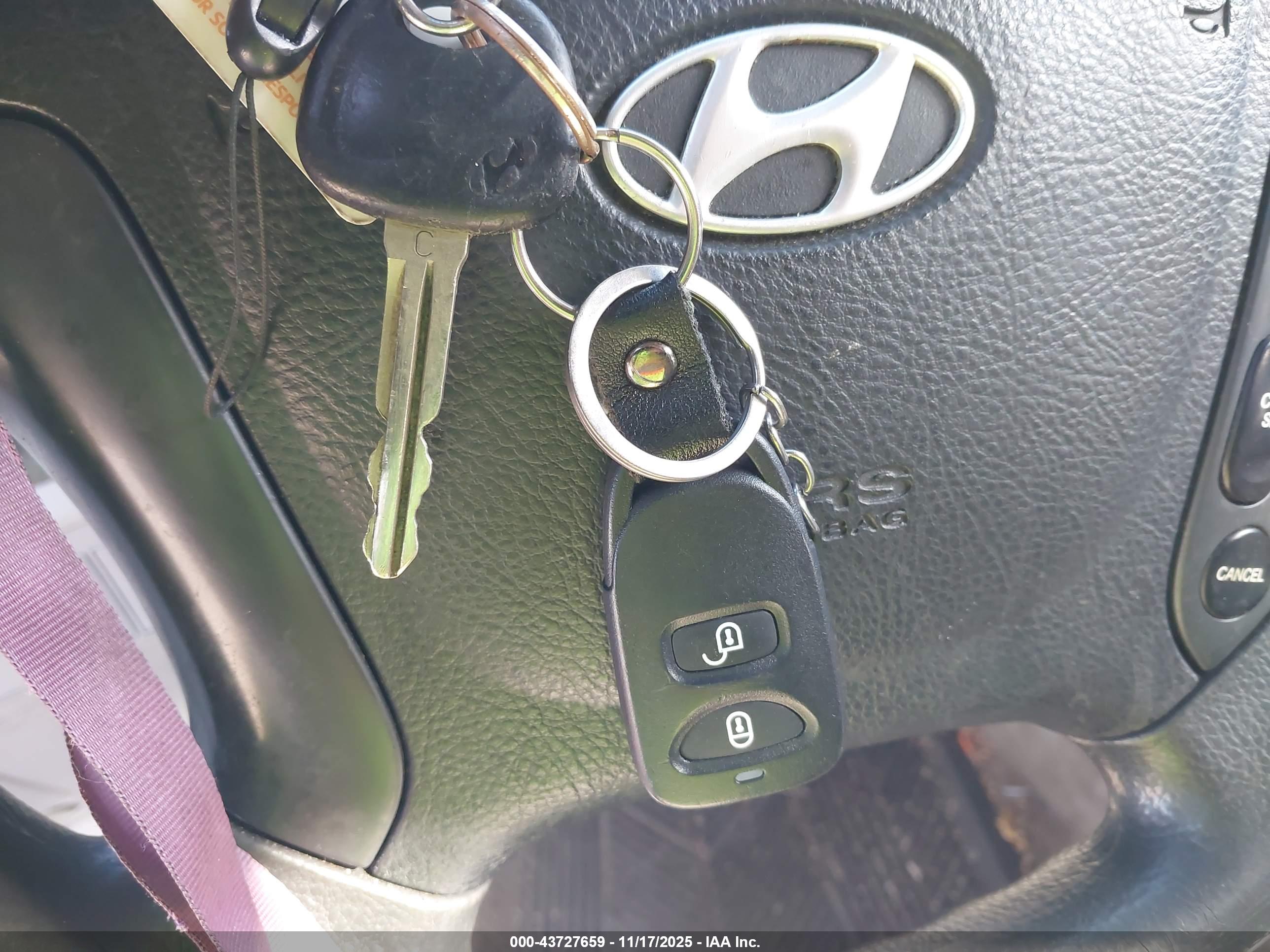 HYUNDAI SANTA image 11