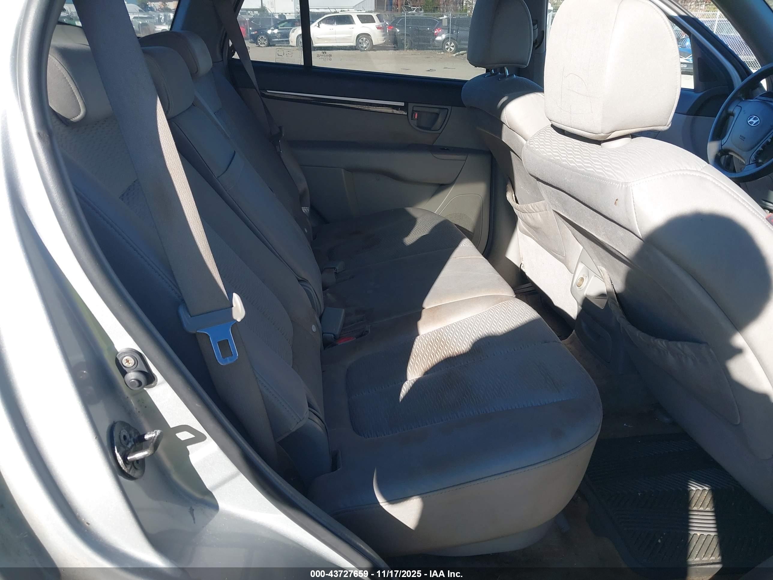 HYUNDAI SANTA image 8