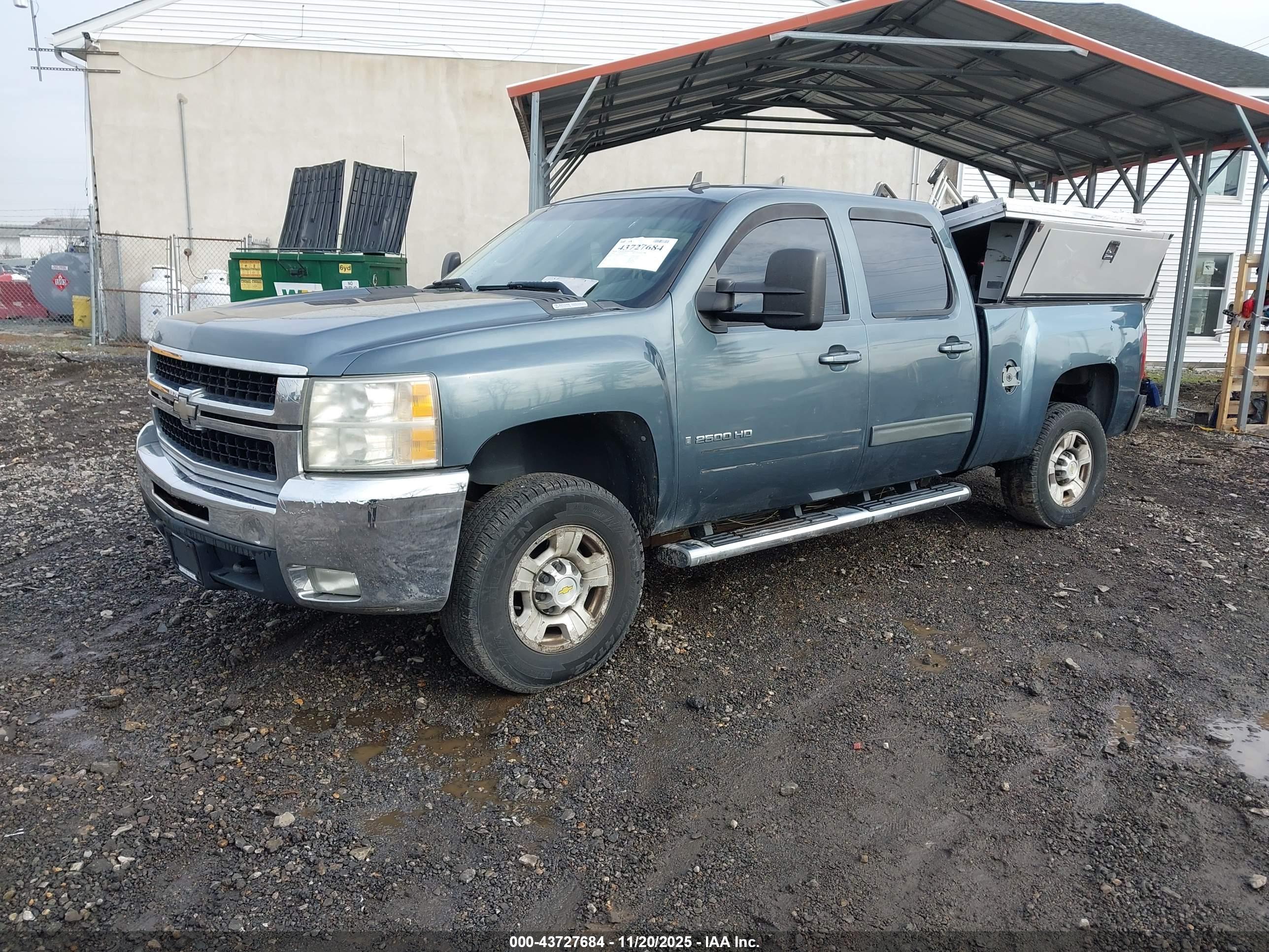 CHEVROLET SILVERADO image 2