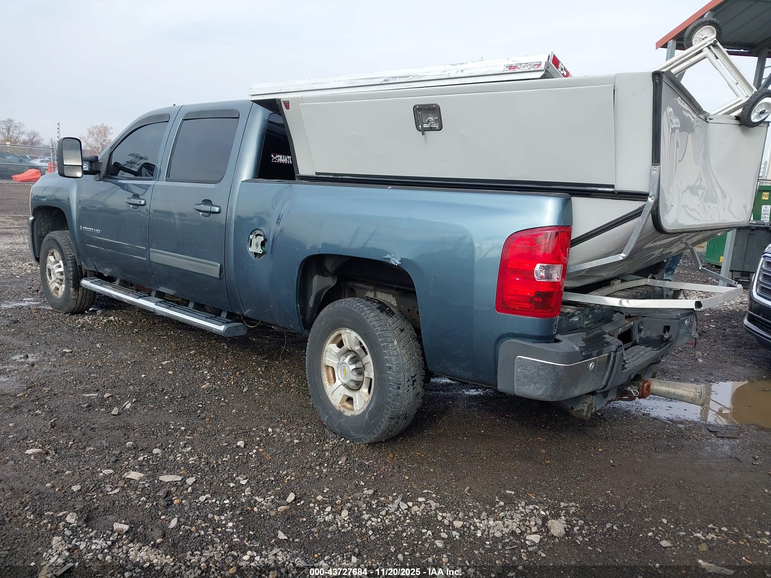 CHEVROLET SILVERADO image 3