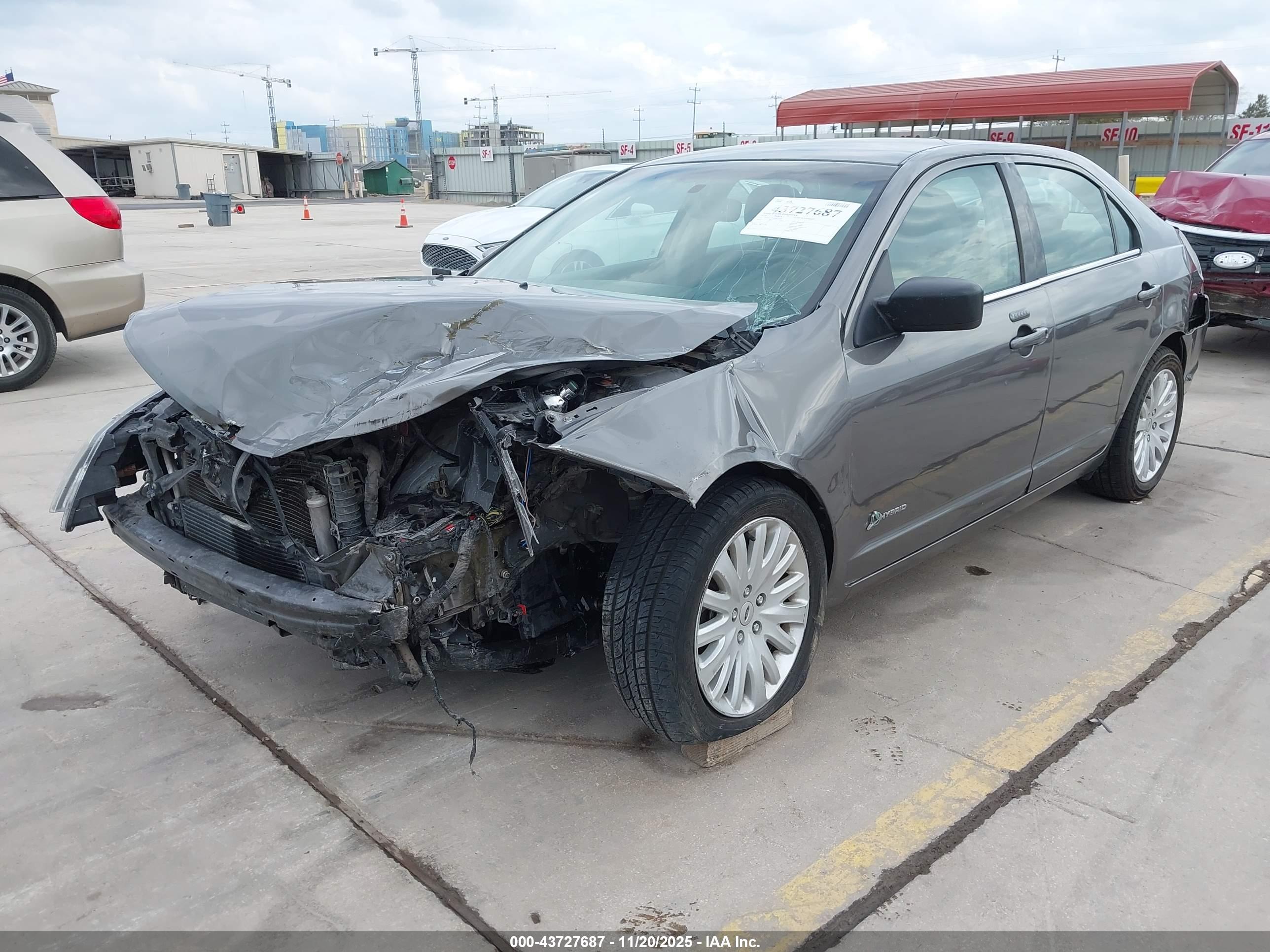 FORD FUSION image 2