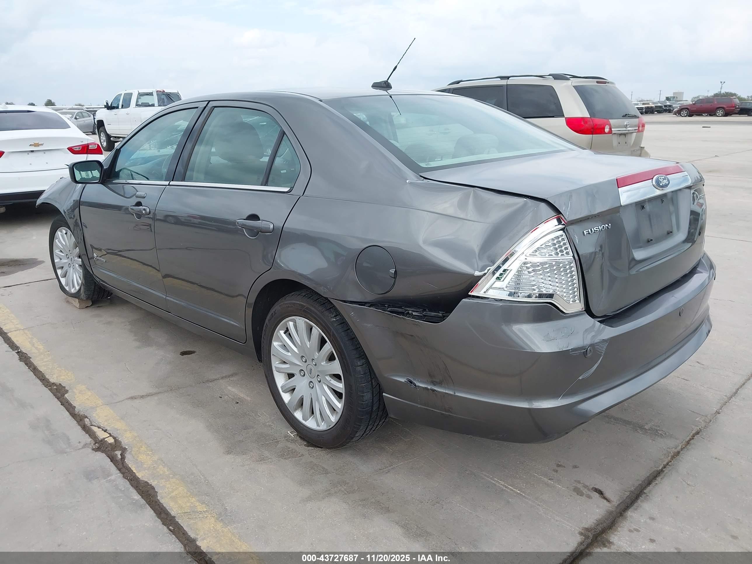 FORD FUSION image 3