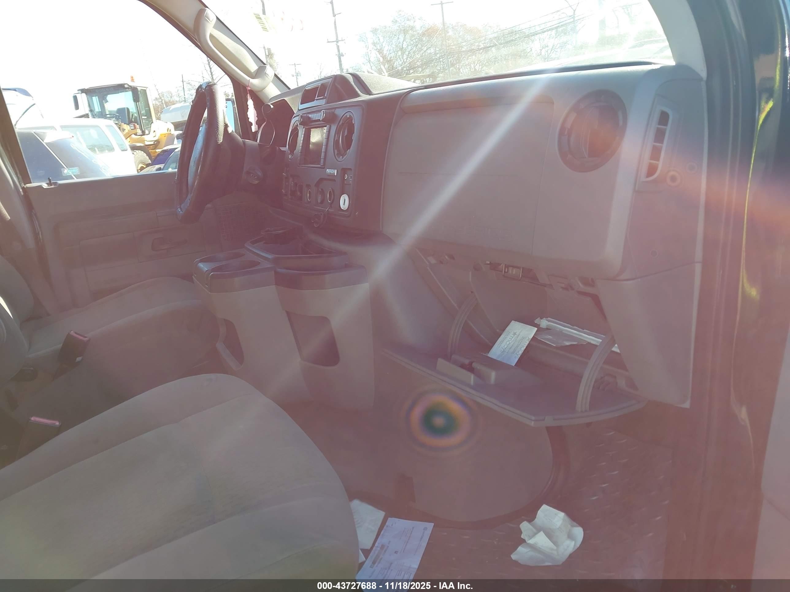 FORD E-350 image 5