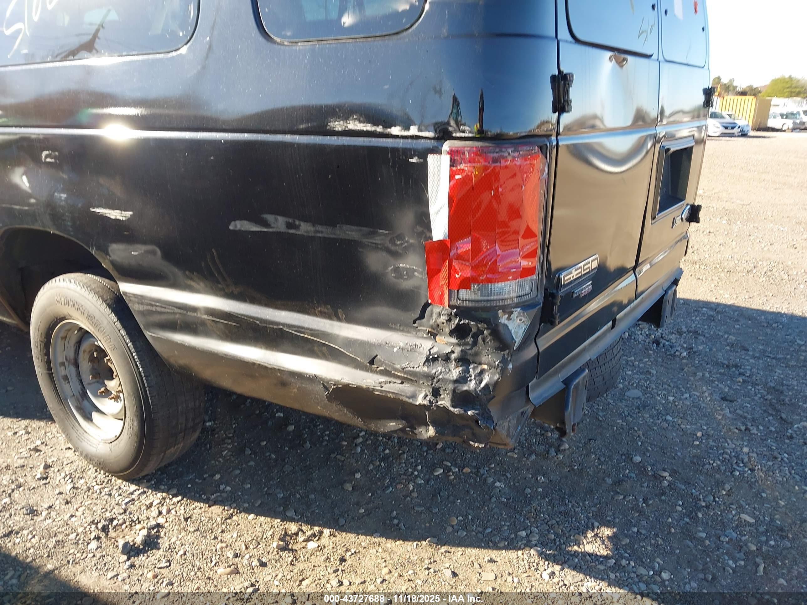 FORD E-350 image 6