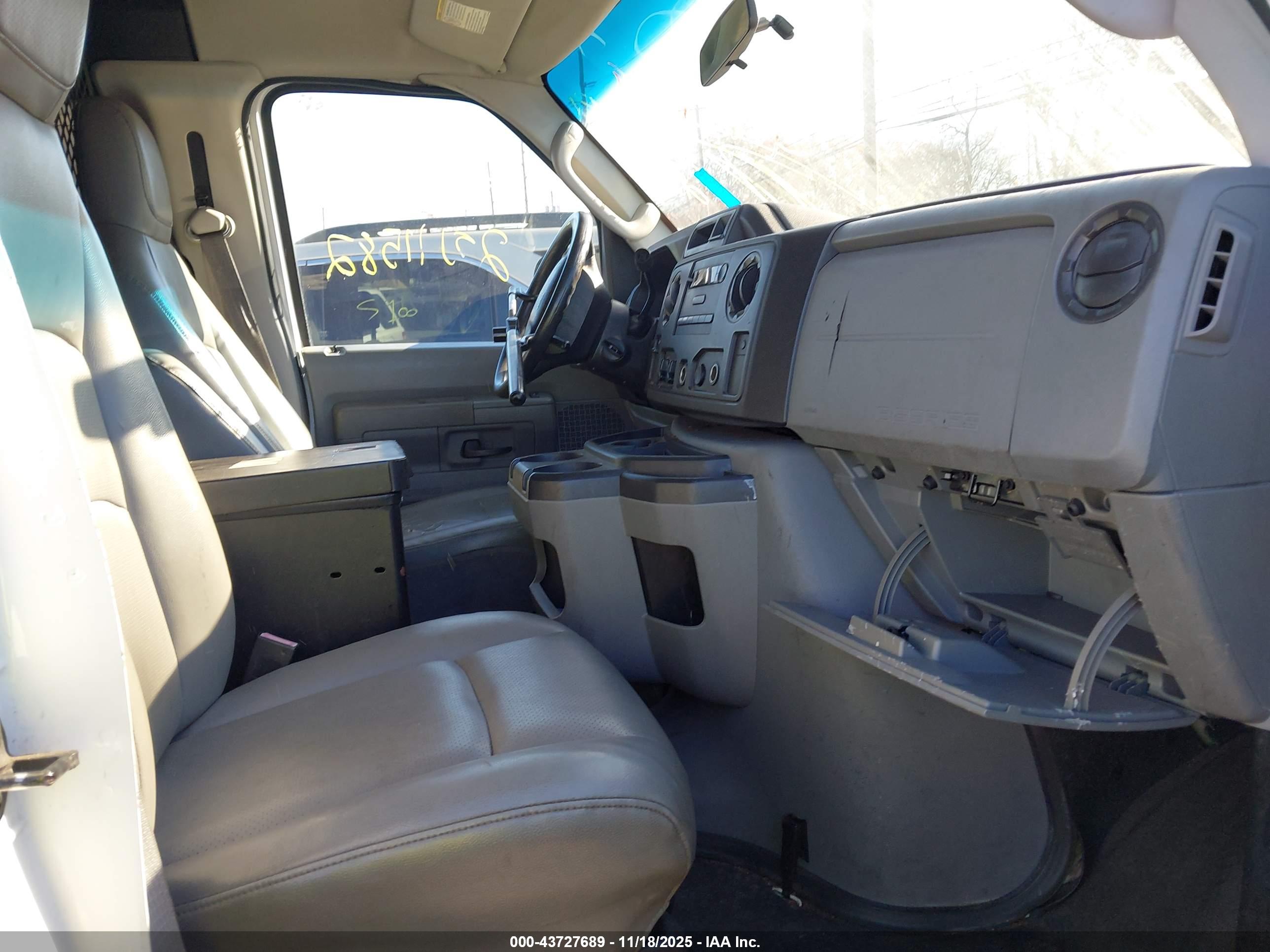 FORD E-250 image 5
