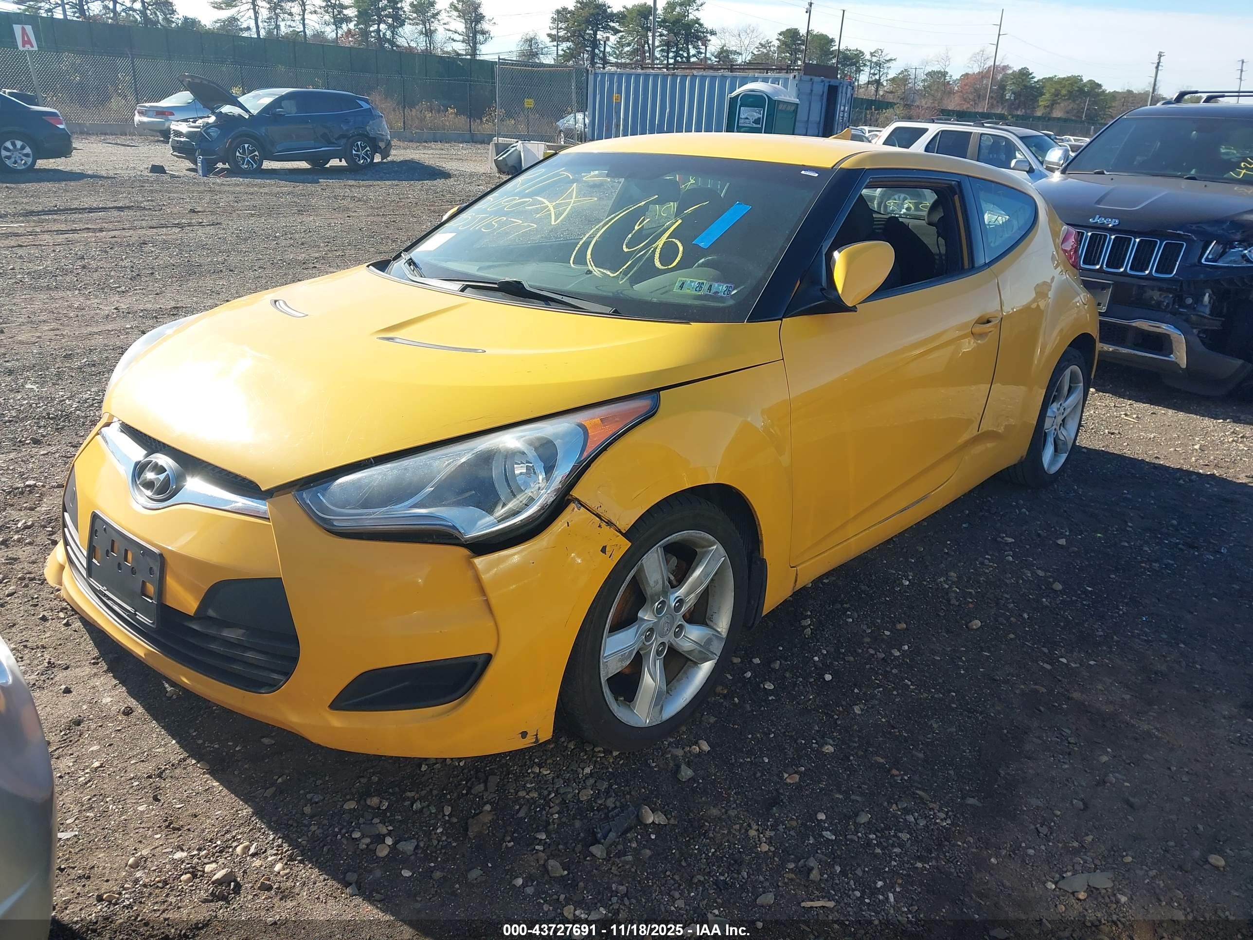 HYUNDAI VELOSTER image 2