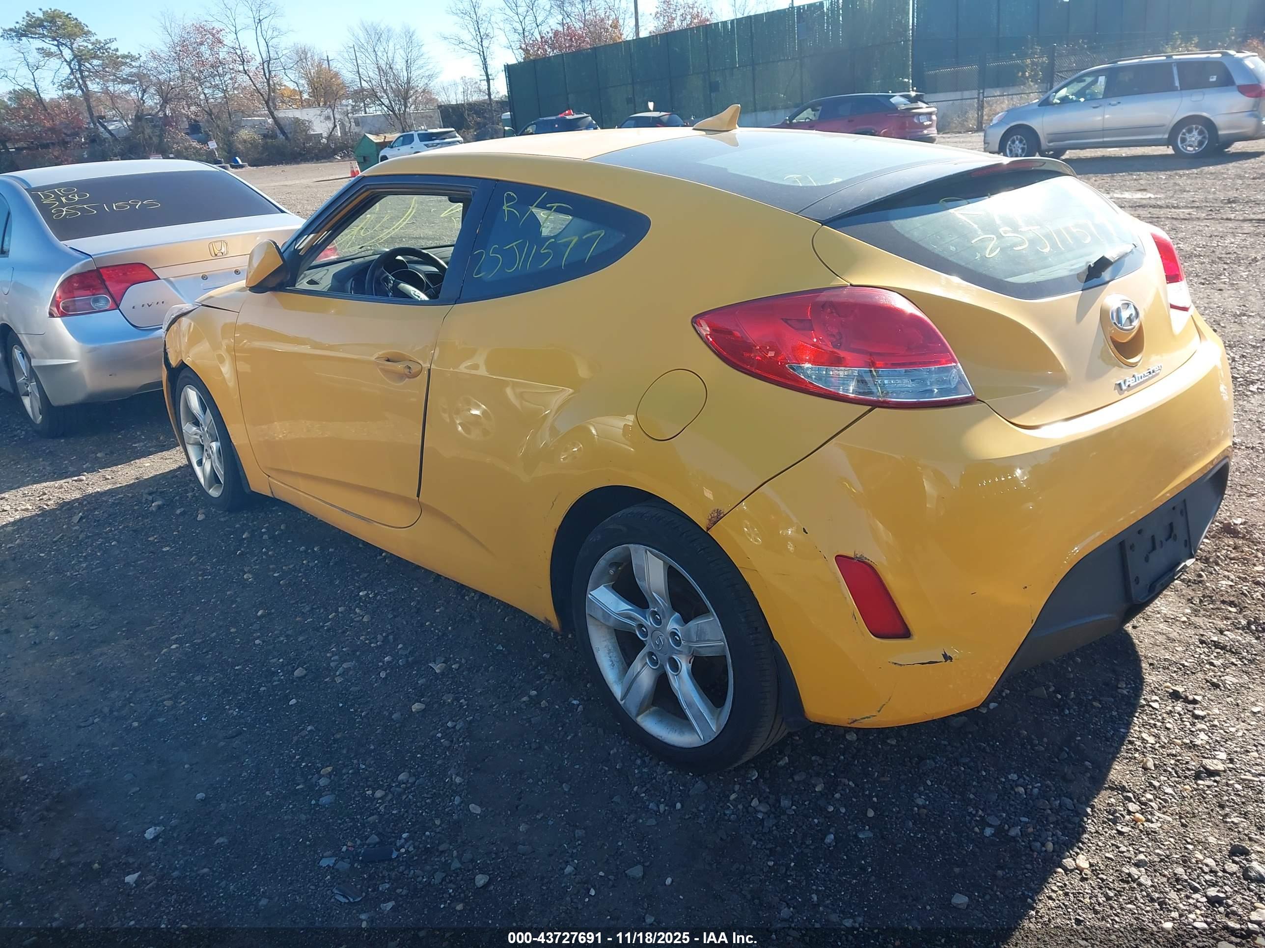 HYUNDAI VELOSTER image 3