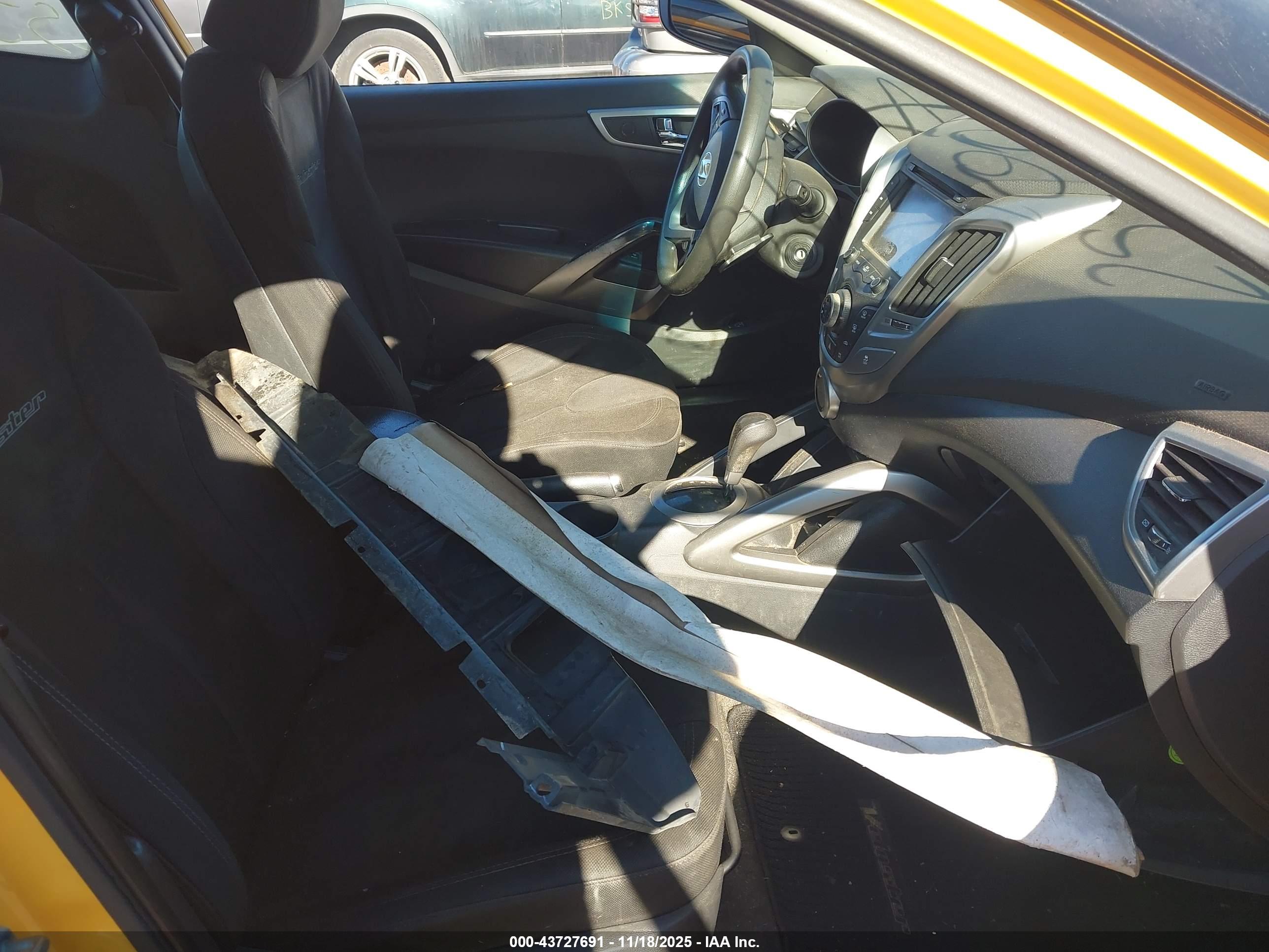 HYUNDAI VELOSTER image 5