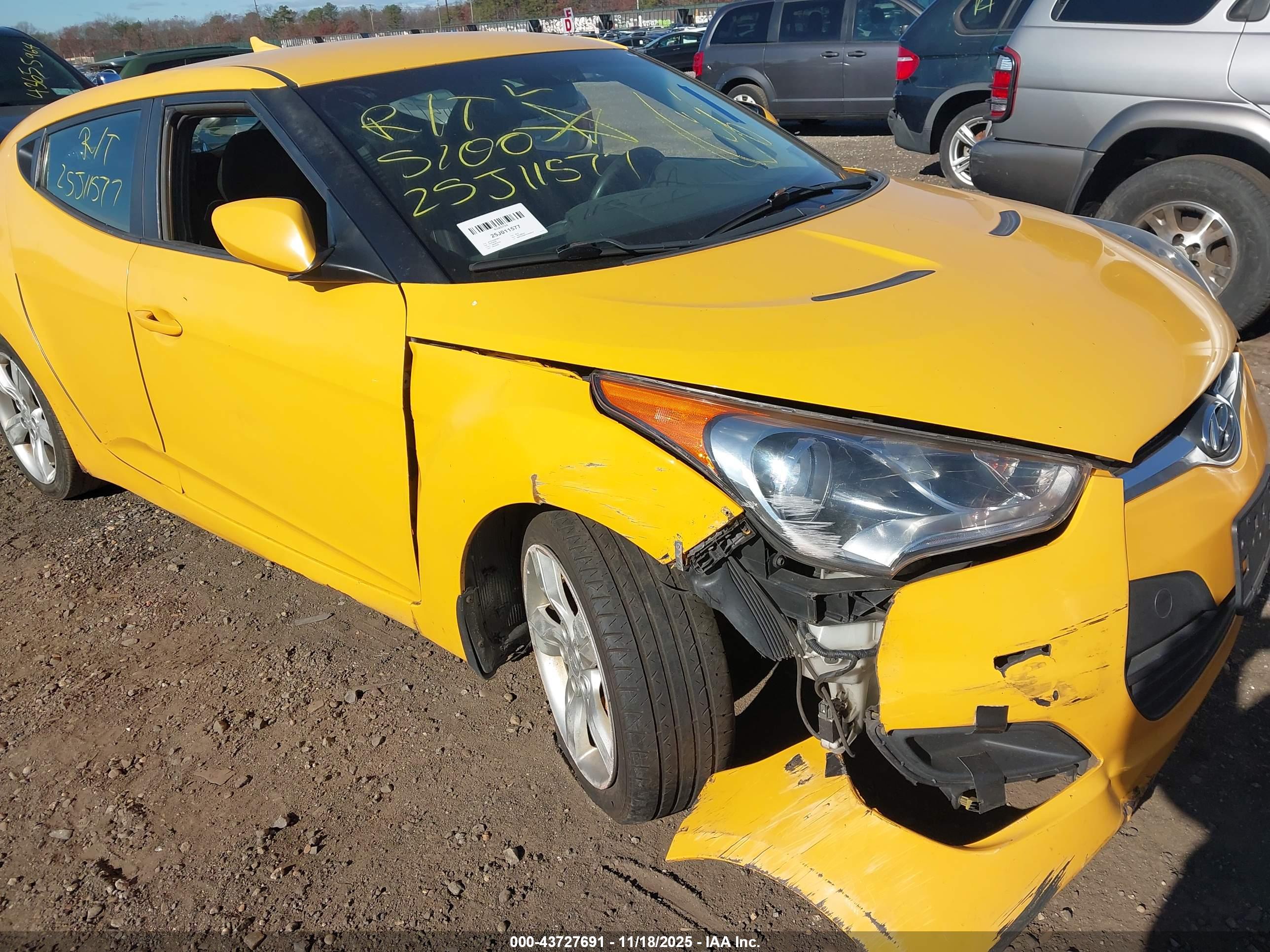 HYUNDAI VELOSTER image 6