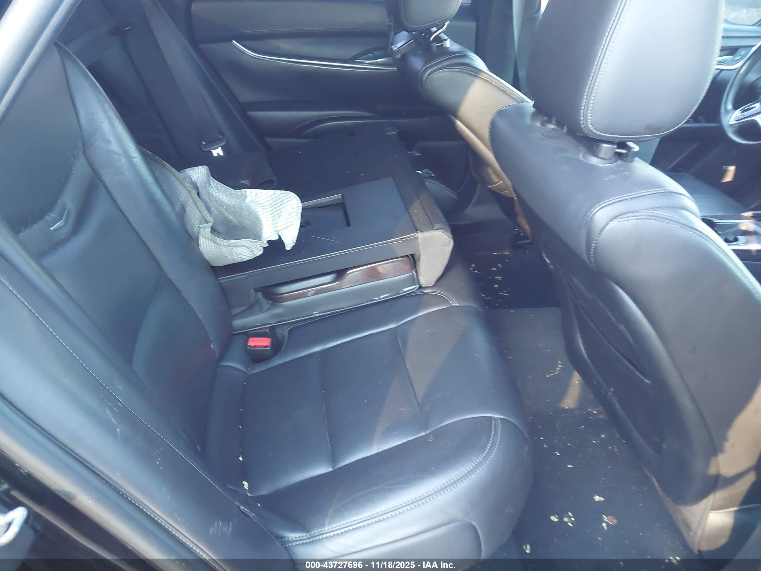 CADILLAC XTS image 8