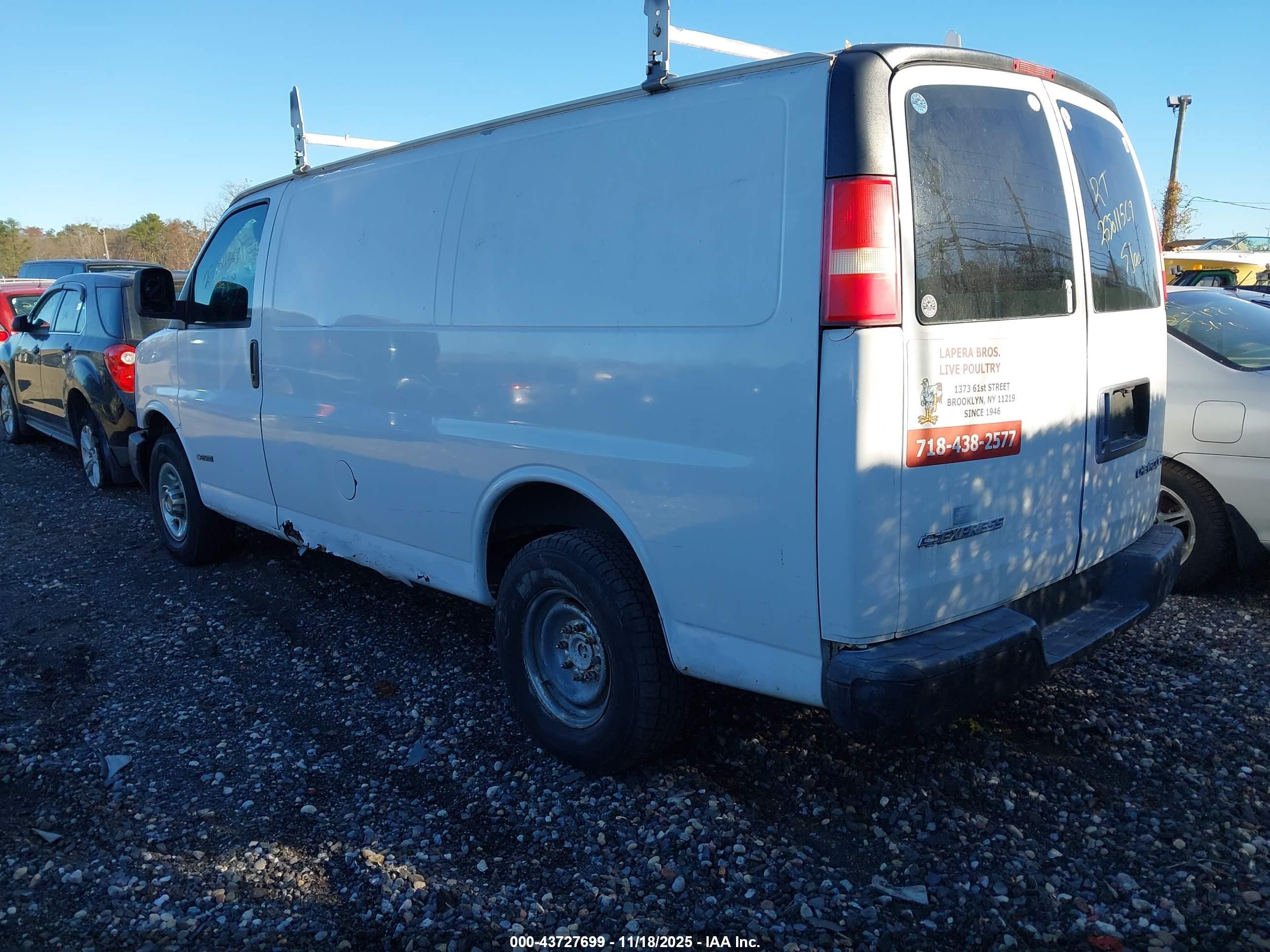 CHEVROLET EXPRESS image 3