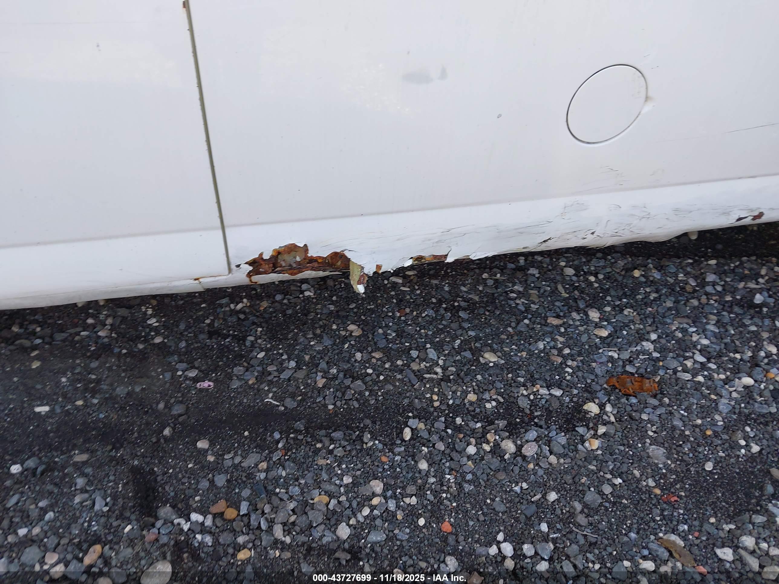 CHEVROLET EXPRESS image 6