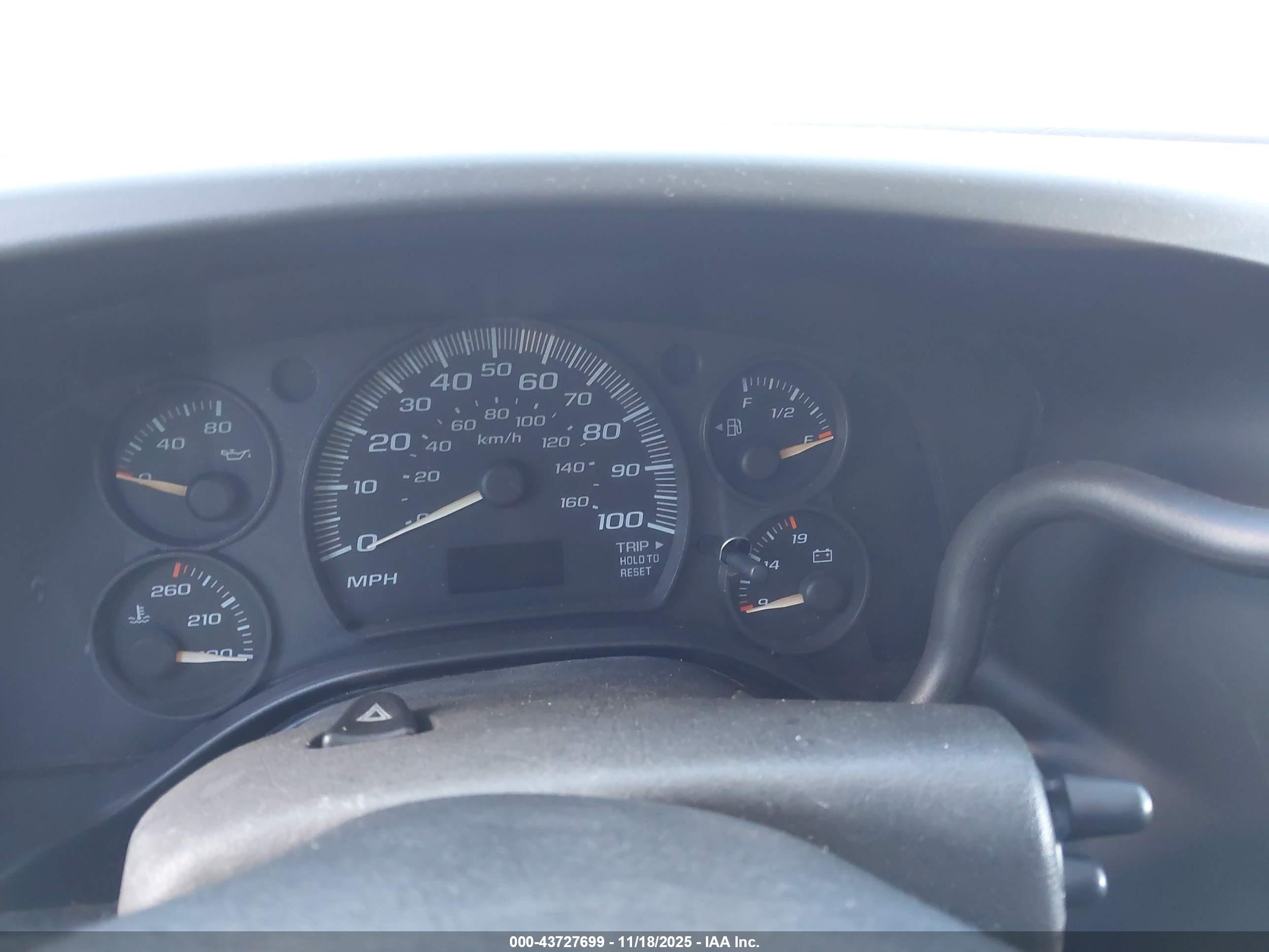 CHEVROLET EXPRESS image 7
