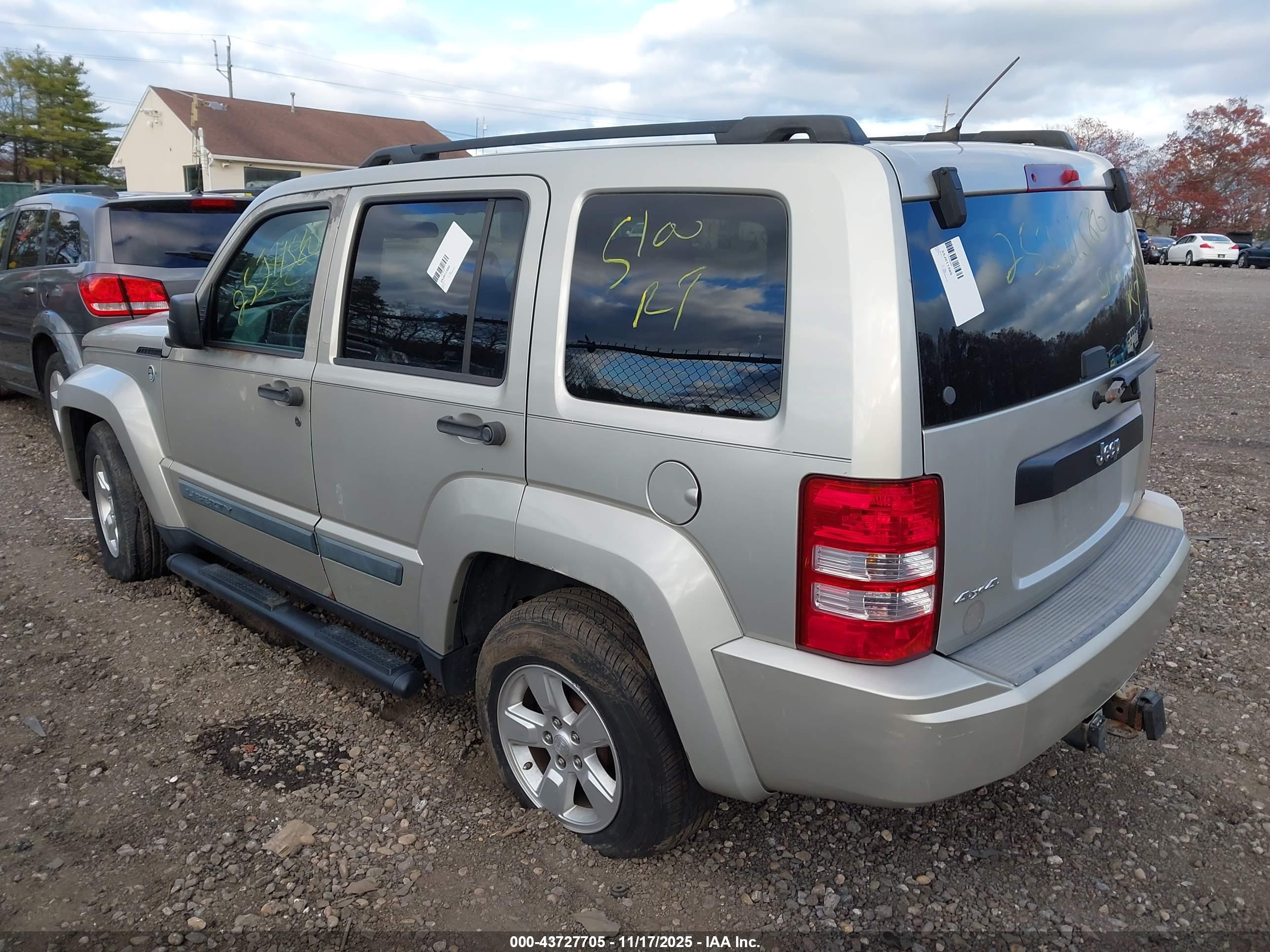 JEEP LIBERTY image 3
