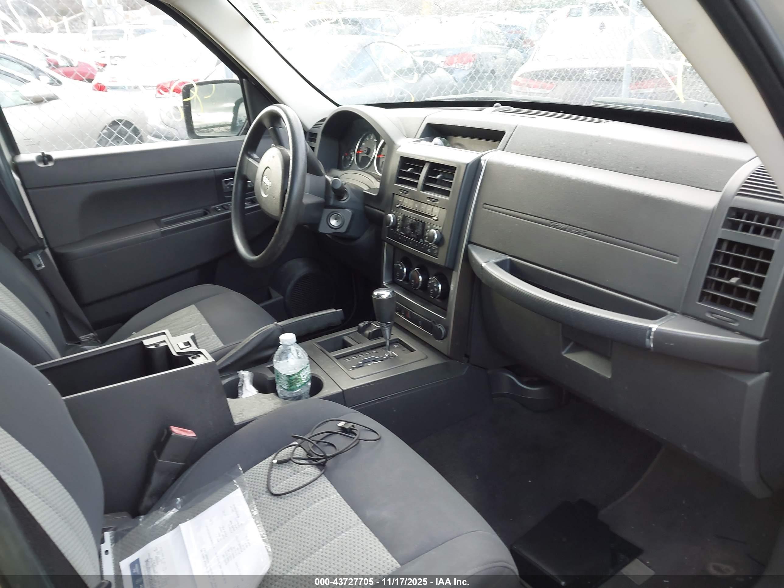 JEEP LIBERTY image 5