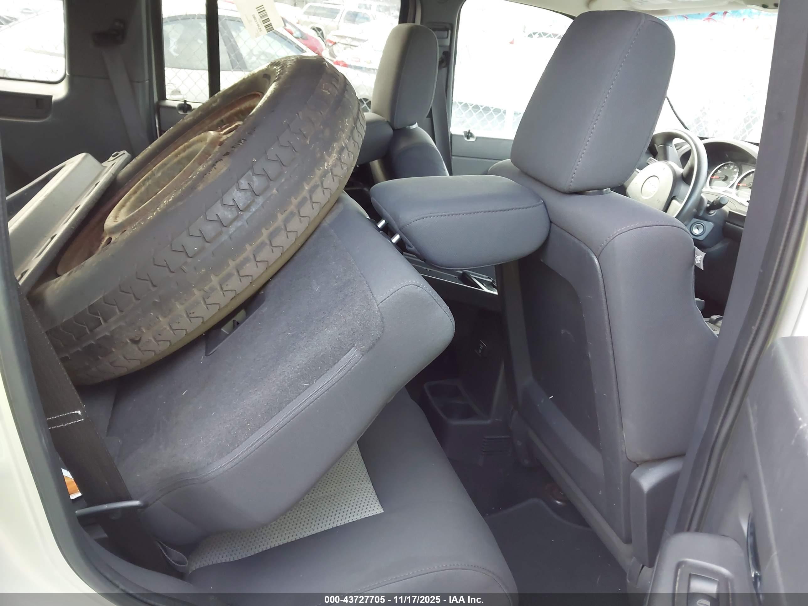 JEEP LIBERTY image 8