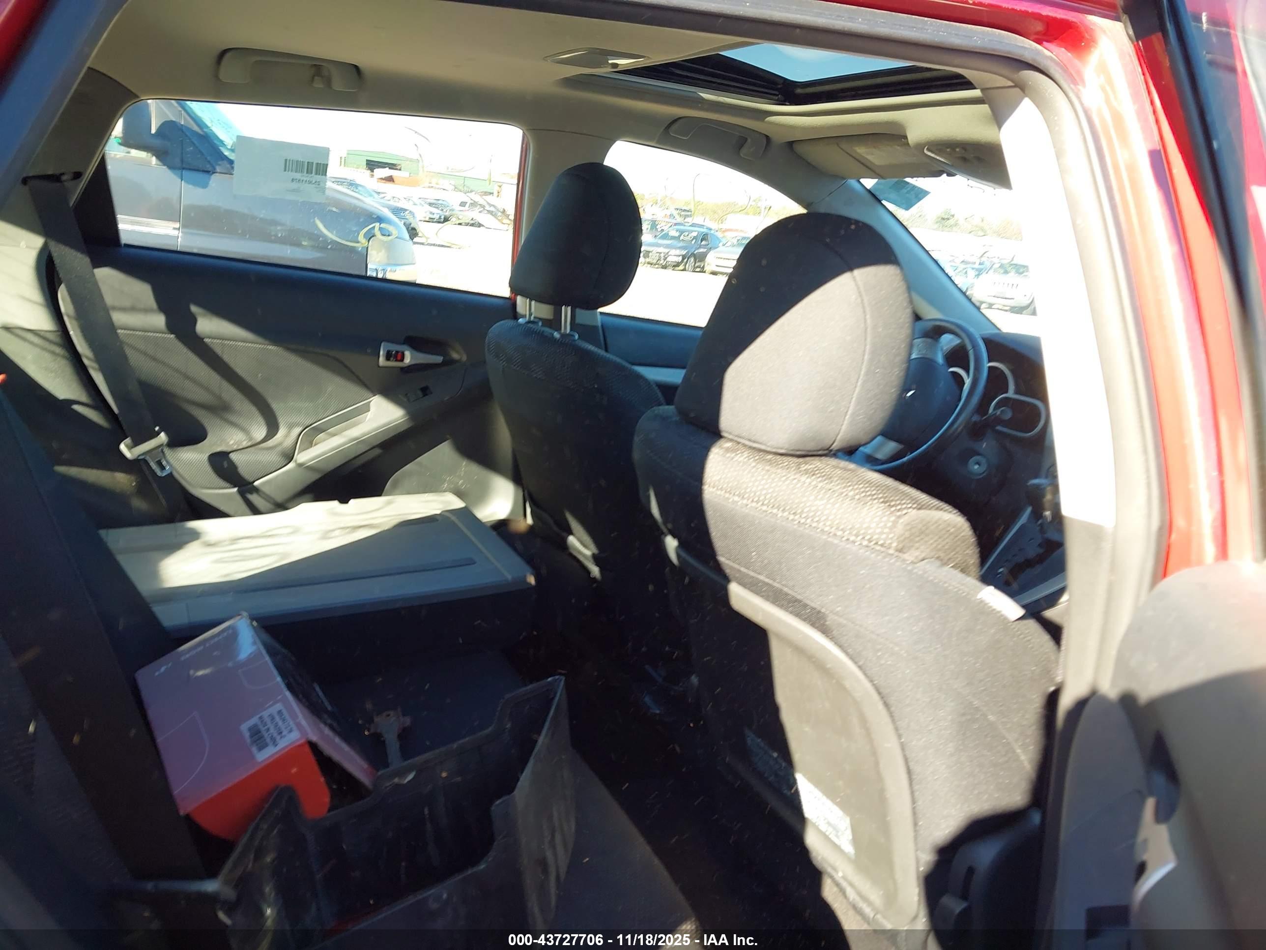 PONTIAC VIBE image 8