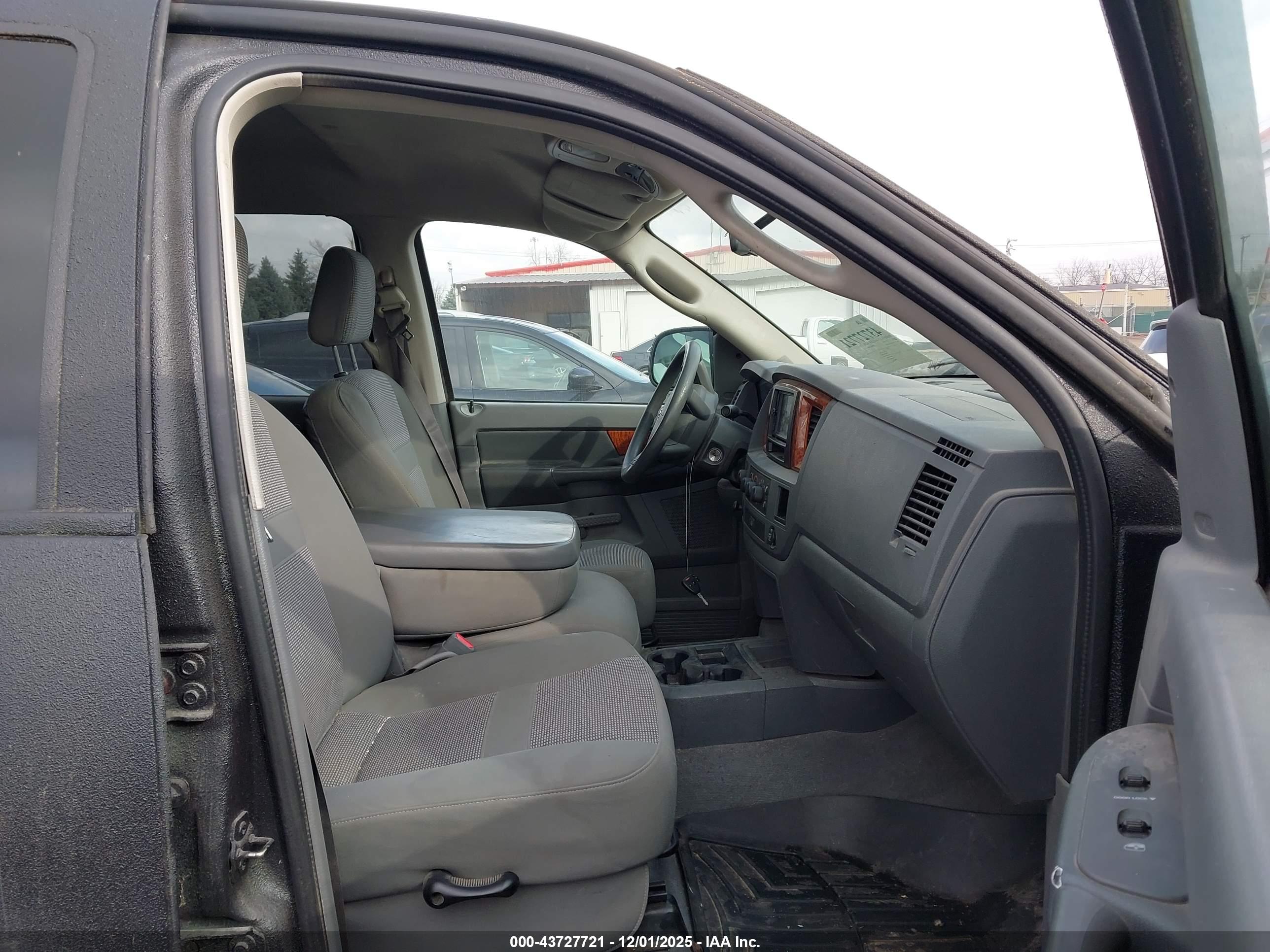DODGE RAM image 5