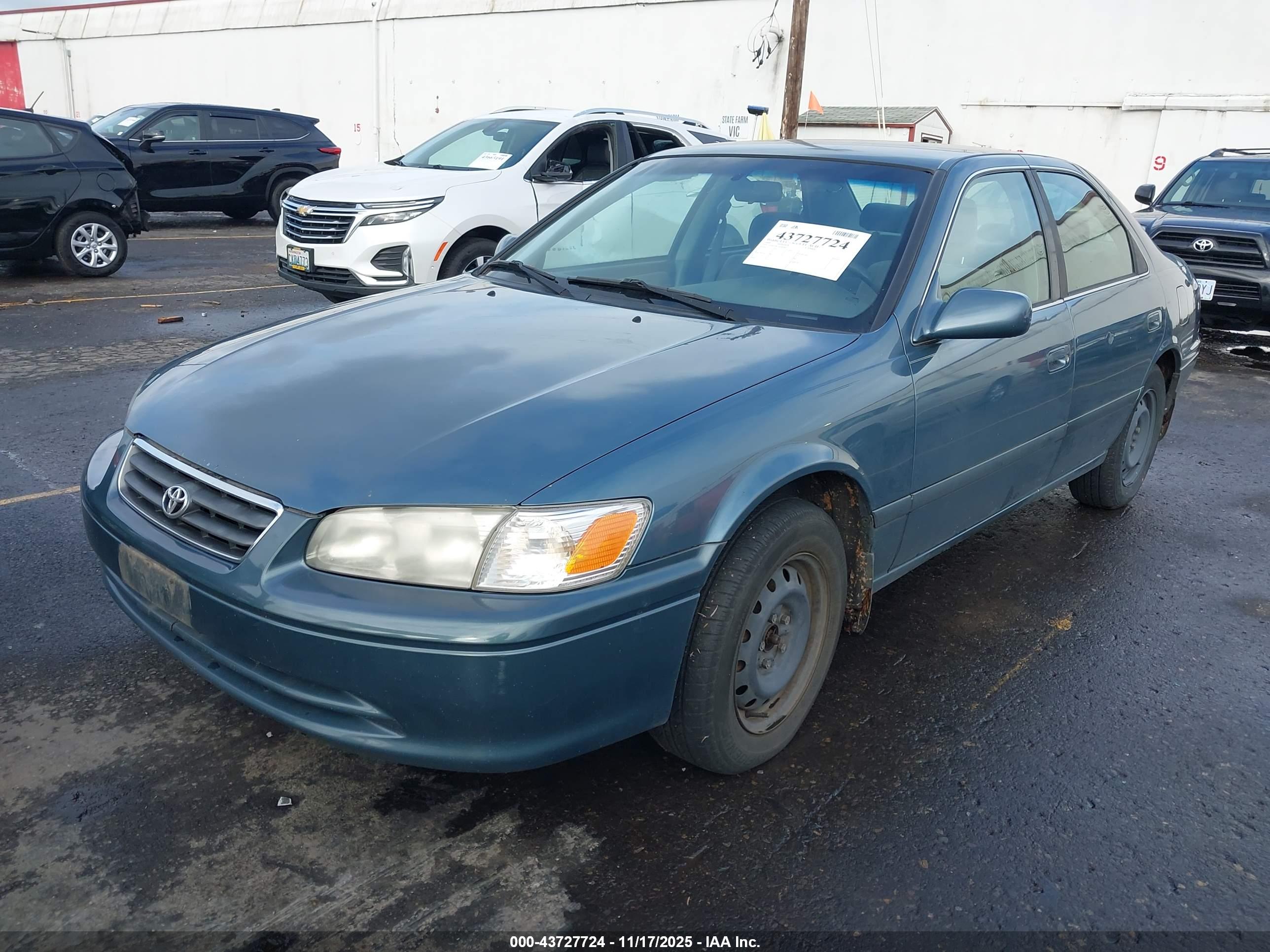 TOYOTA CAMRY image 2