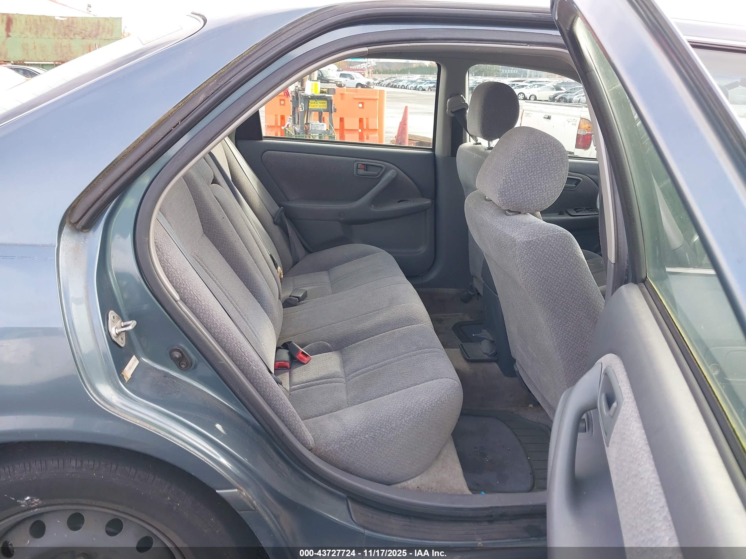 TOYOTA CAMRY image 8