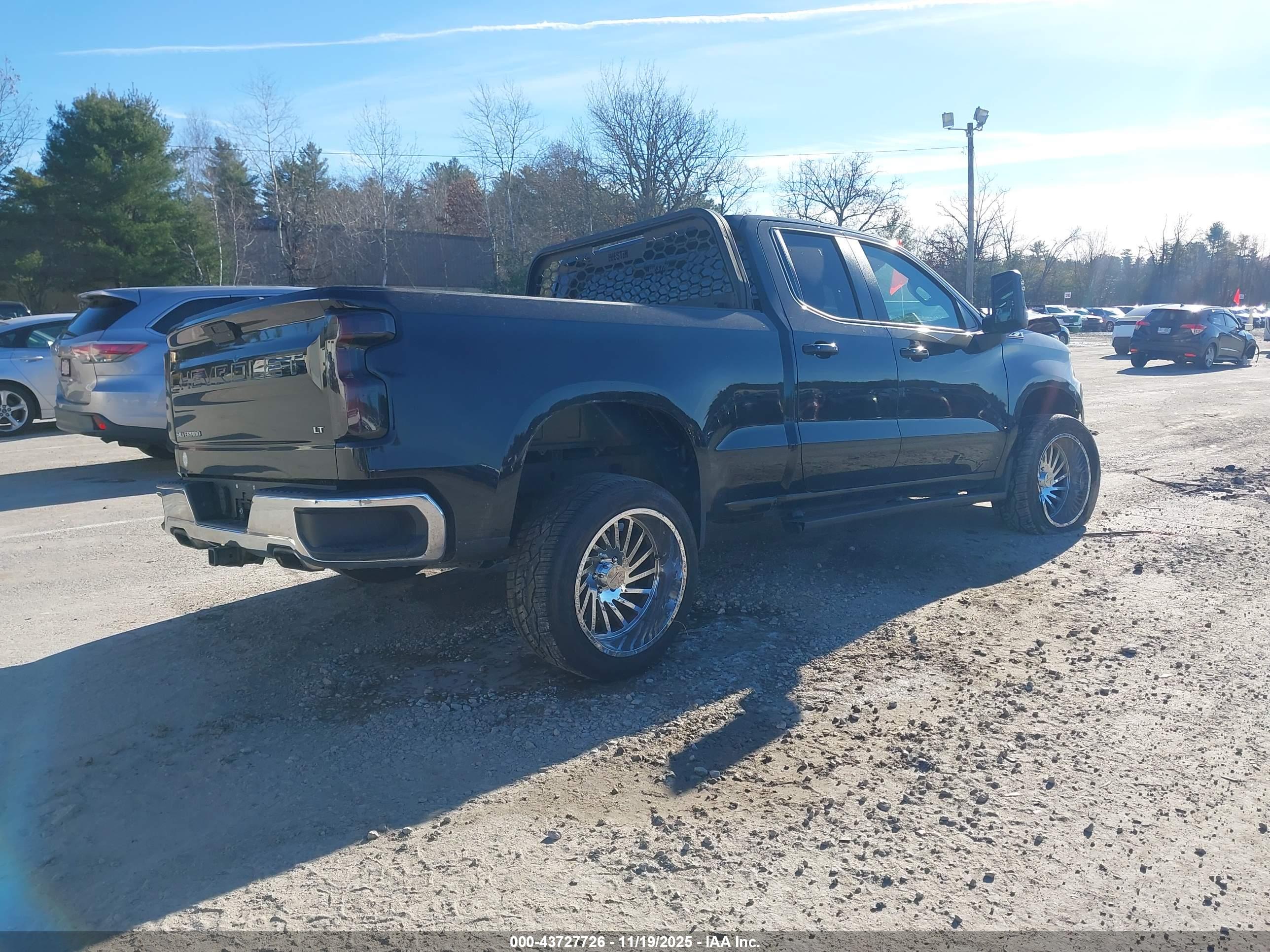 CHEVROLET SILVERADO image 4