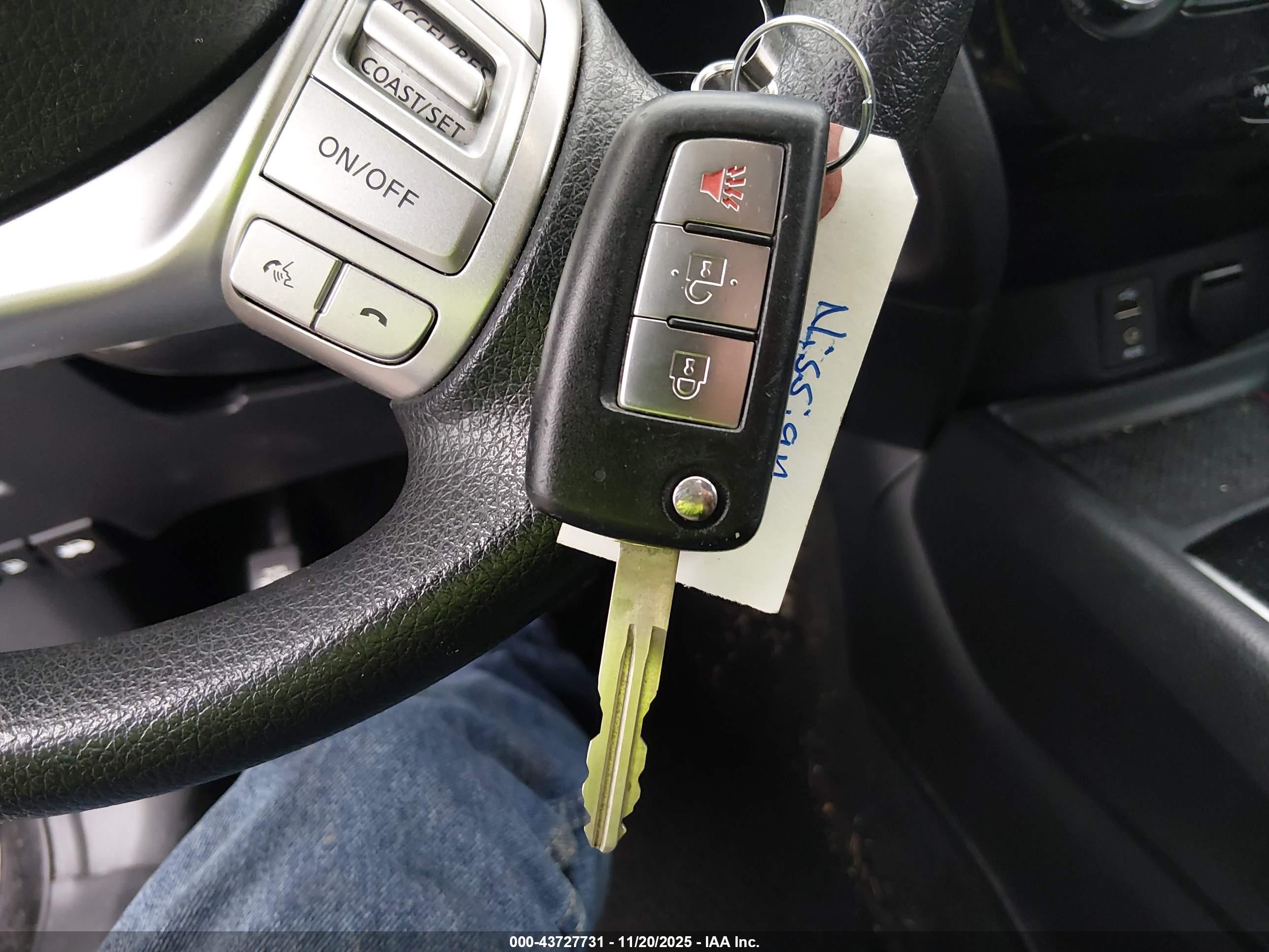 NISSAN ROGUE image 11