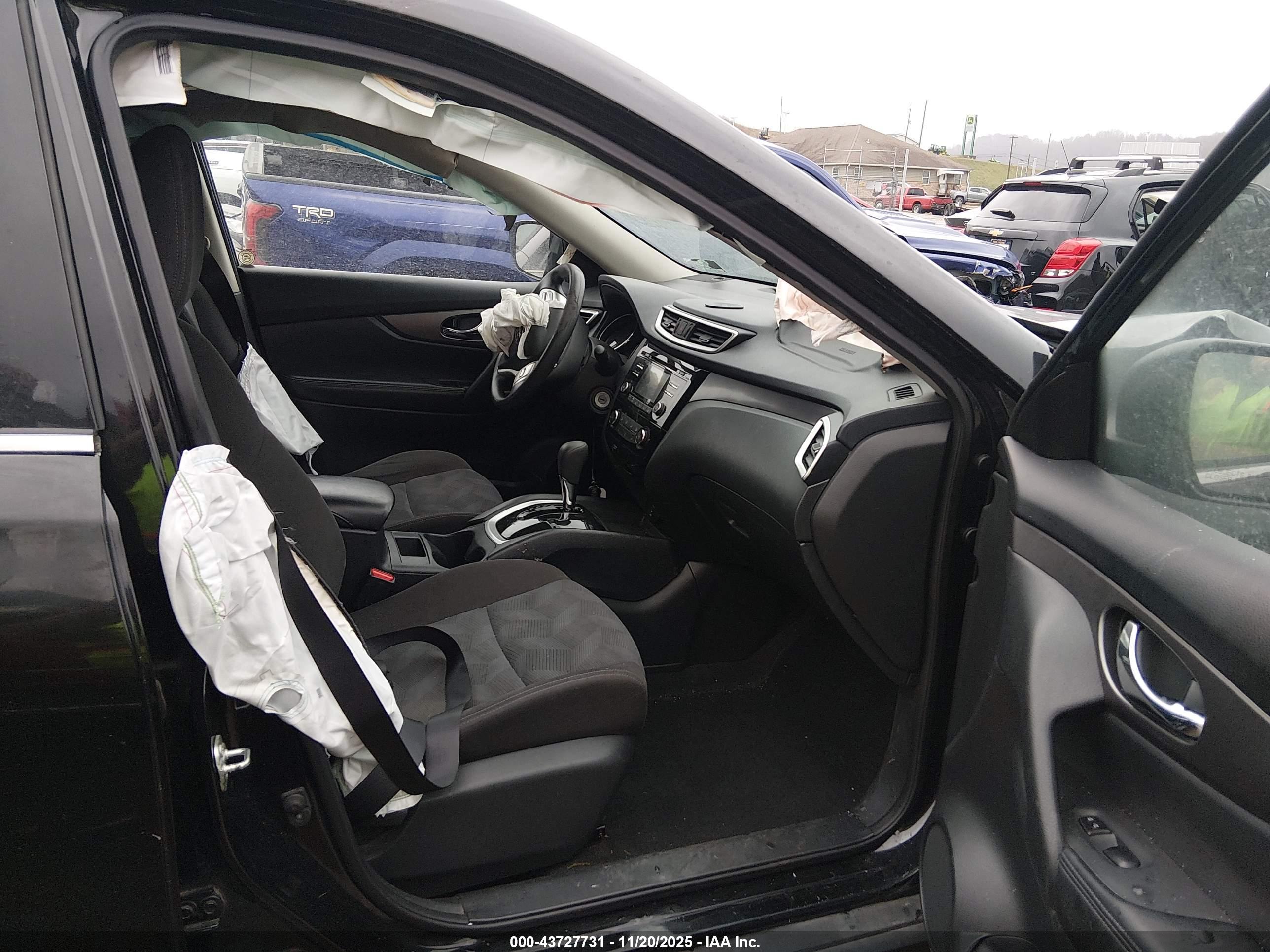 NISSAN ROGUE image 5