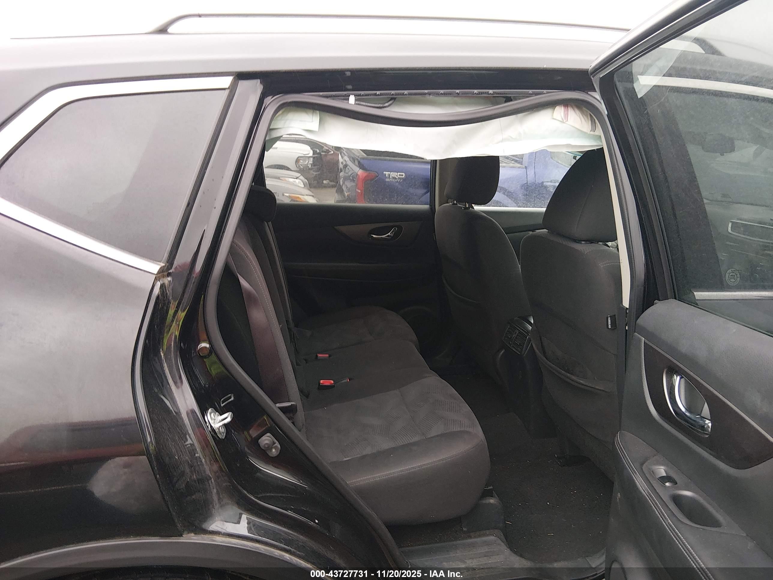 NISSAN ROGUE image 8