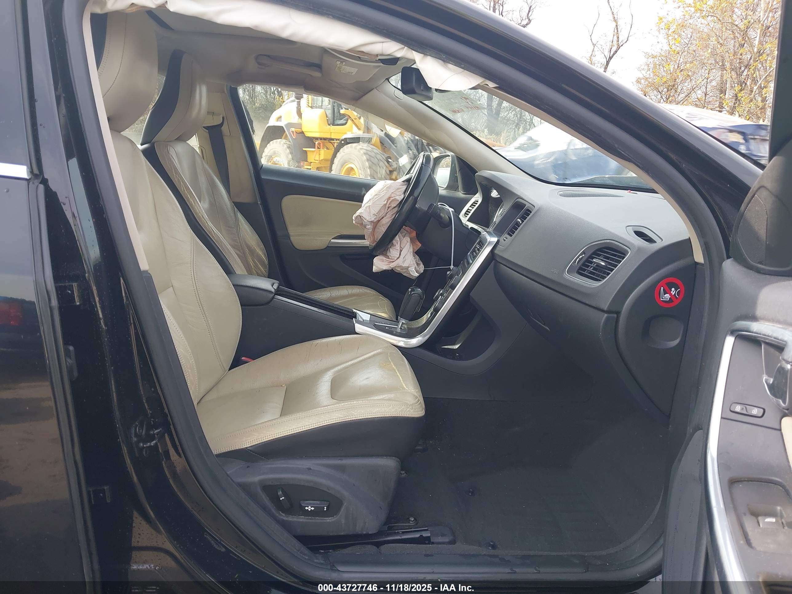 VOLVO S60 image 5